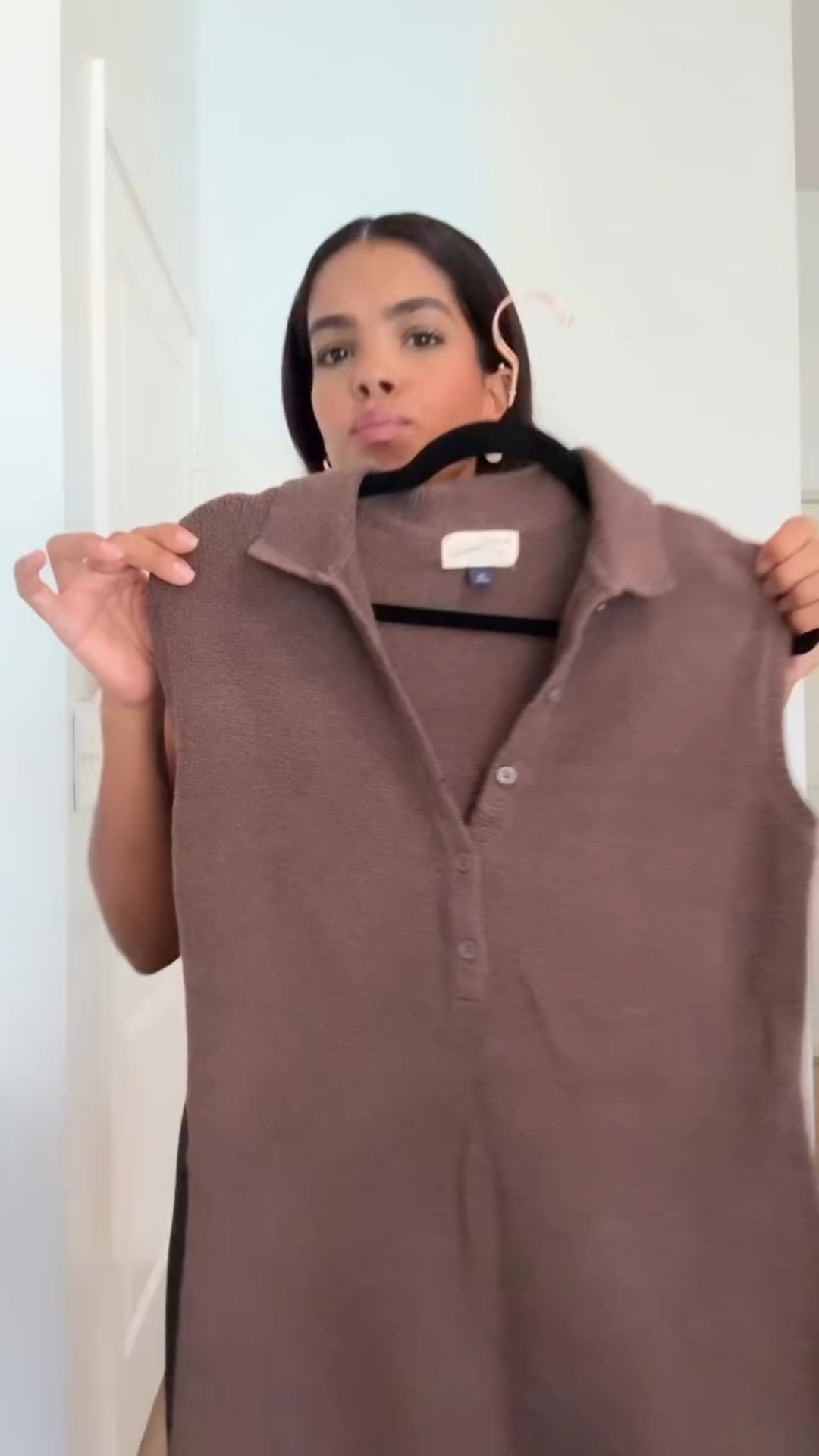 A Tuesday that feels like Monday!✨

#ootd perfect for meetings and errands. 🥰

#momfit #newbalance