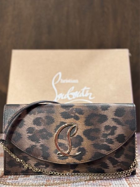 Christian Louboutin bag // luxe bag // leopard clutch // leopard print // clutch purse // gift ideas for her // 


#LTKGiftGuide #LTKitbag #LTKMostLoved