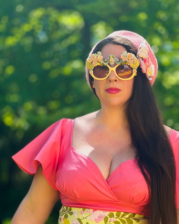 Hot pink + yellow florals = Summerr#LTKSummerEdit

Faux leather top is from Vixen by Micheline Pitt, skirt & hair flower are Collectif, sunnies are by Festy Designs (on Etsy) & beret is from Amazon  

#LTKMidsize #LTKSeasonal