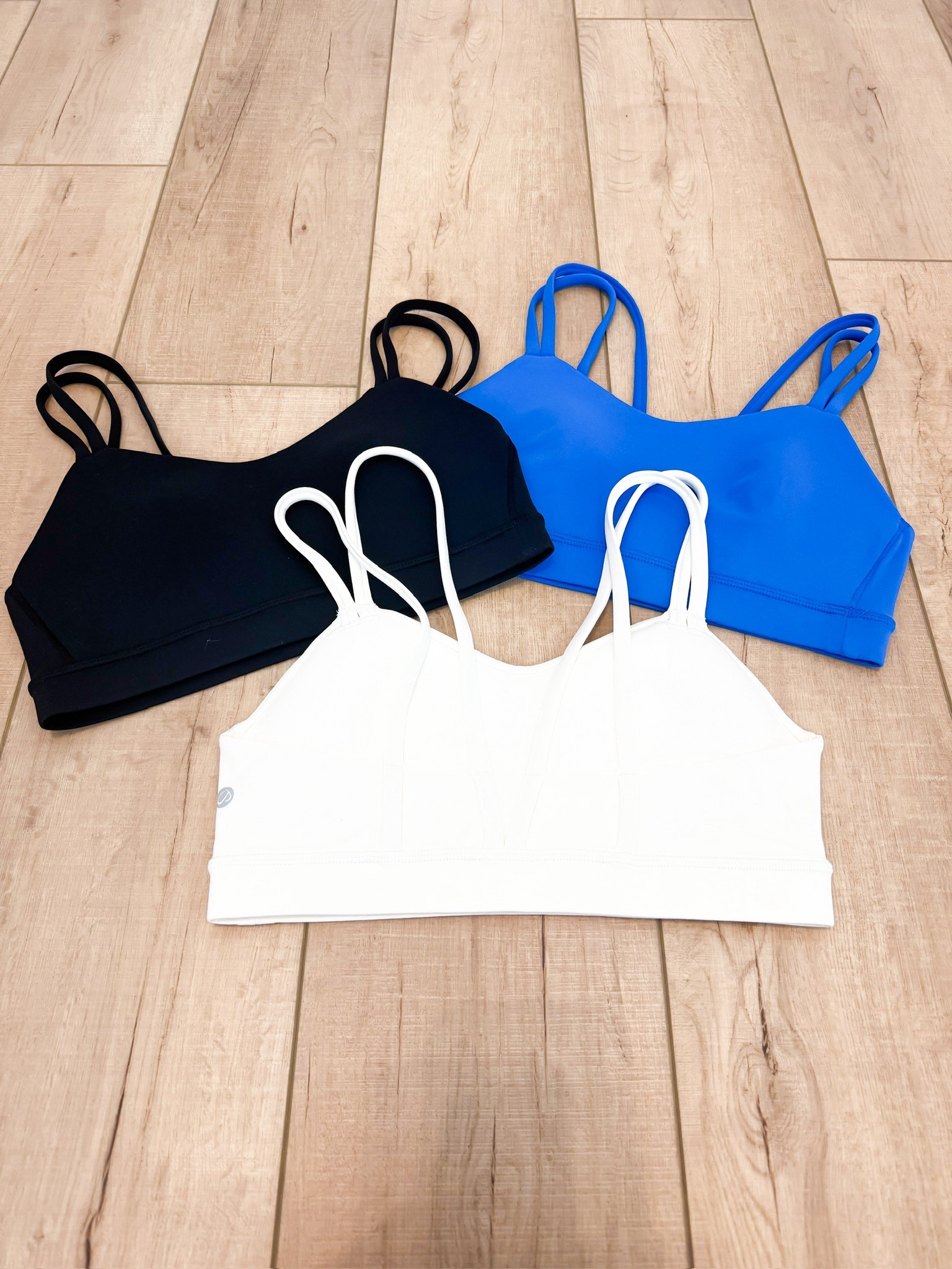 NEW AMAZON release! Look for less sports bra. Workout outfit. Gym outfit.I LOVE this style! Molded cups and no annoying removable cups and supportive for the girlies🫶🏻 I do XS and am 32b Molded cups 🙌🏼


#LTKActive #LTKFindsUnder50 #LTKTravel