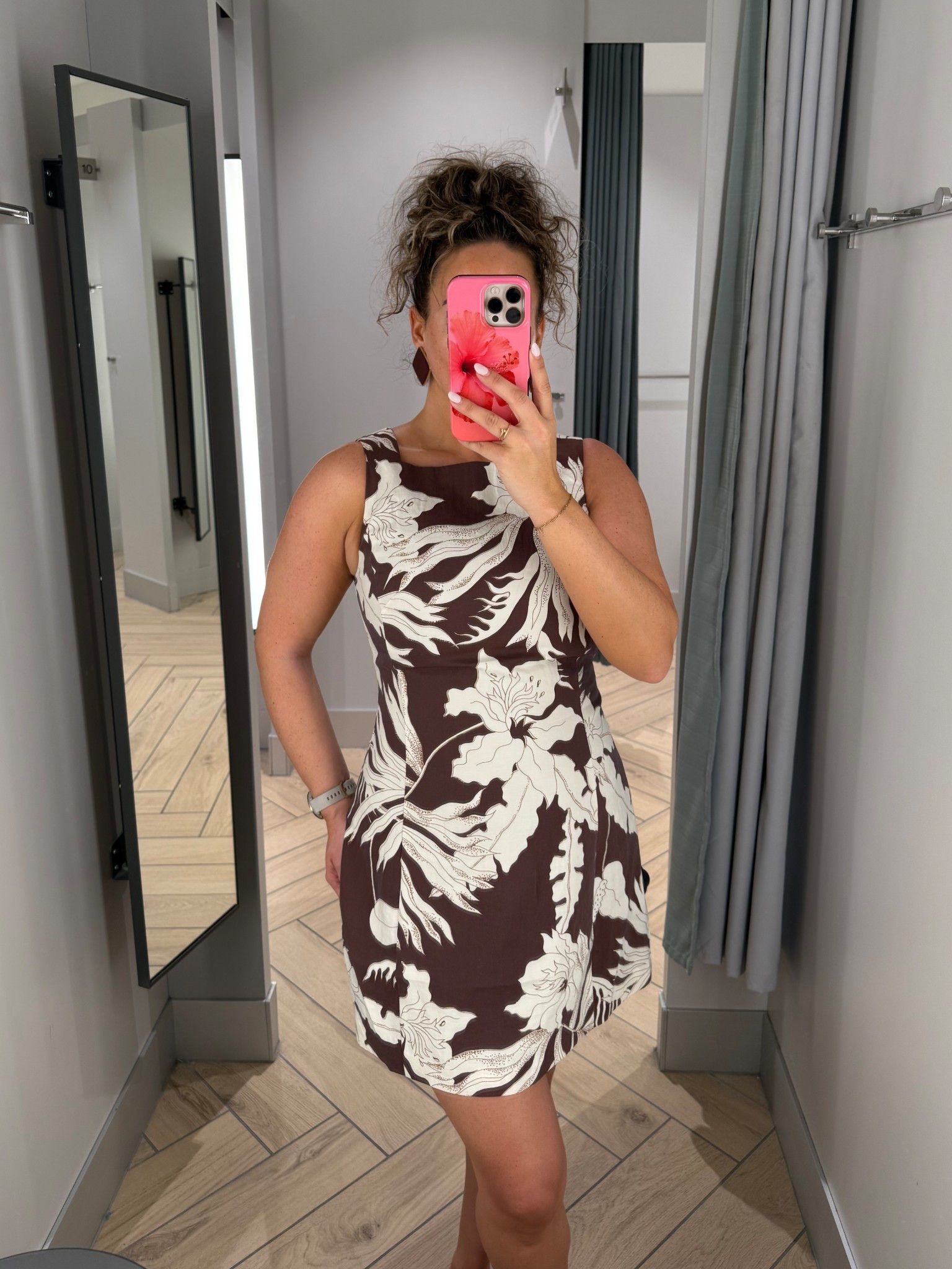 Girls how’s gorgeous is this dress that’s new in!! And only £21.99!

I’m a UK SIZE 10, 5ft4 and I’m wearing a small but it was quite tight on my waist so I probably need a medium

Holiday outfit, summer outfit, summer dress, brown, H&M dress, dresses, 

#LTKstyletip #LTKuk #LTKsummer