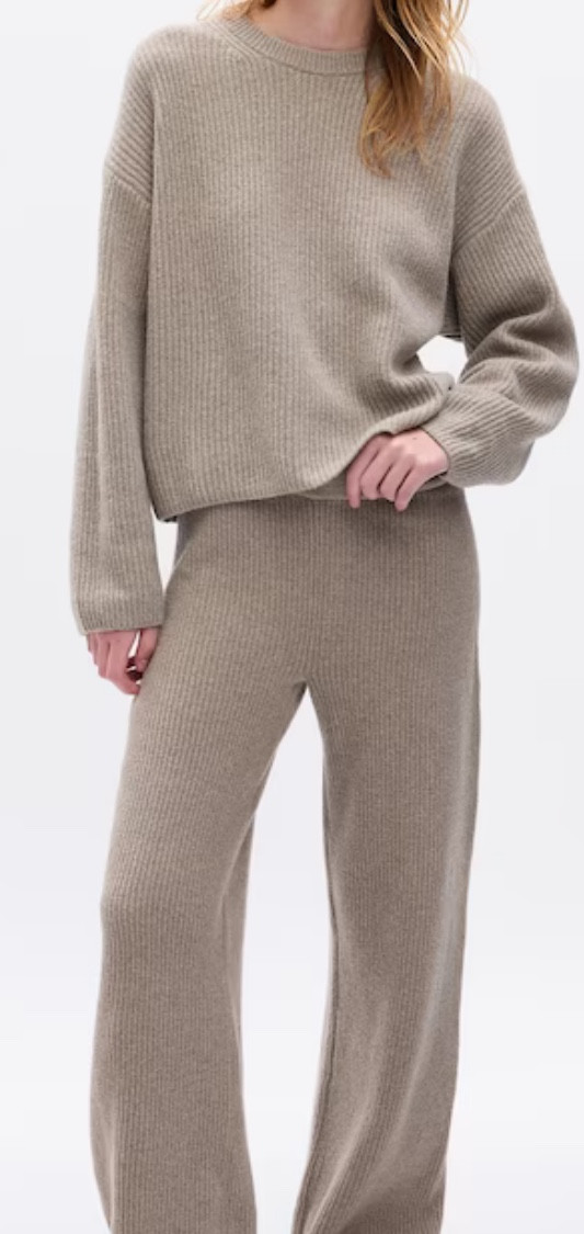Cashmere-soft sets from Gap 🤎🖤

#LTKCyberSaleDE #LTKGiftGuide #LTKSeasonal