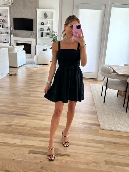 Similar black dress back in stock size xxs petite 

#LTKfindsunder50 #LTKSeasonal #LTKfindsunder100