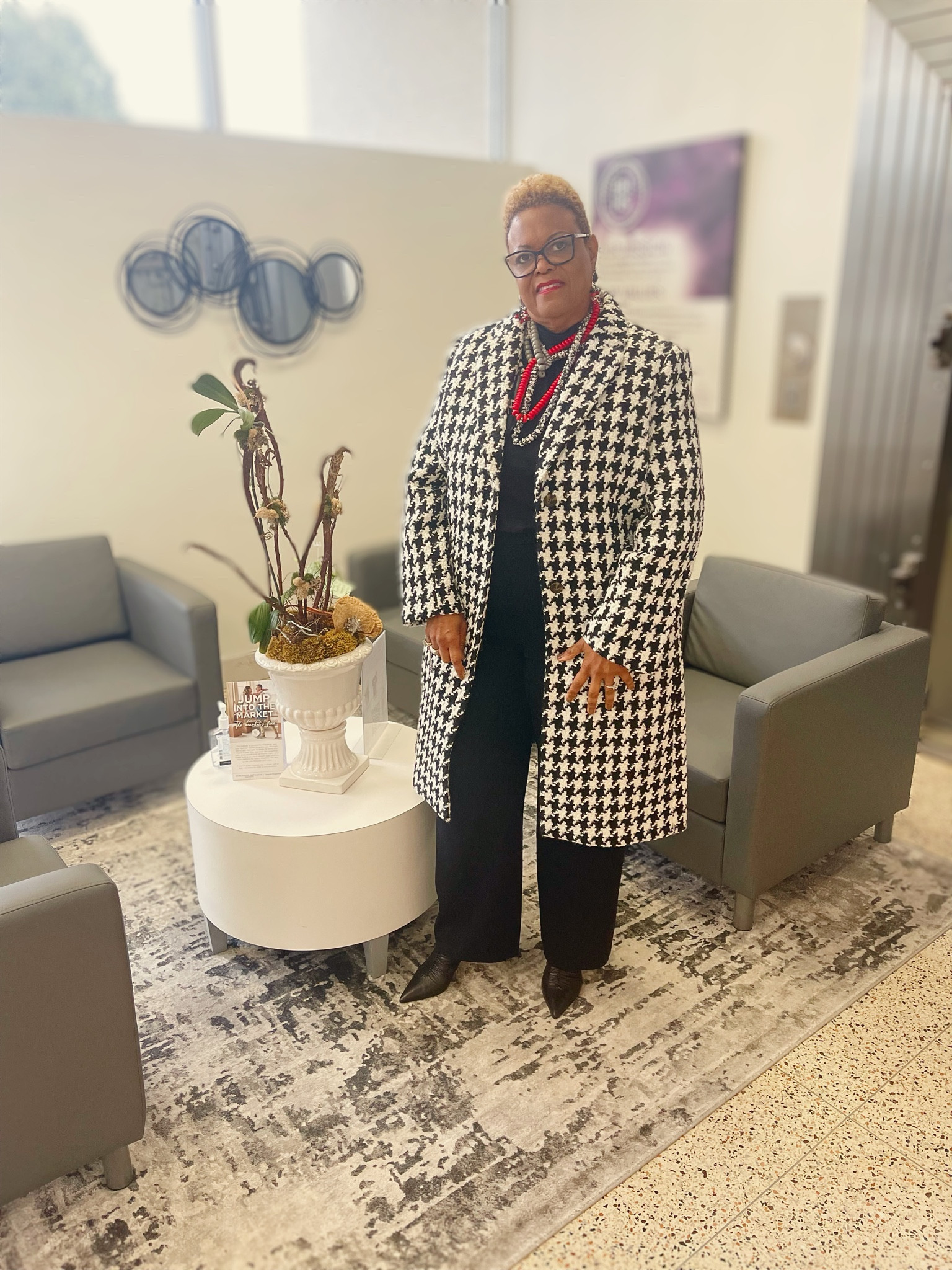 Houndstooth never looked and felt so good. It’s keeping me warm and now that it’s on sale, it really called my name! 

#LTKsalealert #LTKSeasonal #LTKstyletip