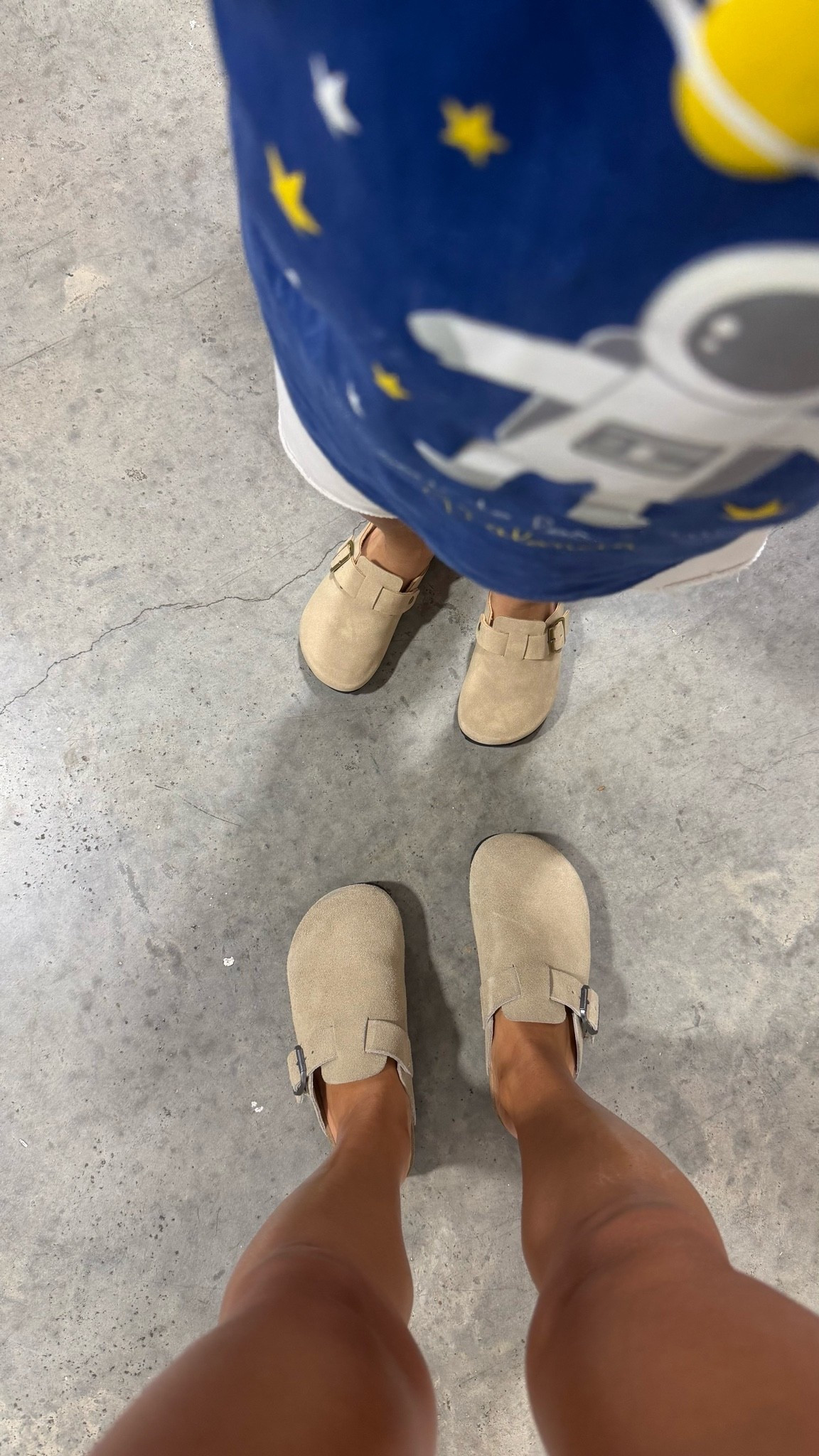 🤎 these clogs have been on repeat lately ✨

Easy to slip on, comfortable enough for all-day wear, and they go with everything from lounge sets to jeans. One of those finds I keep reaching for.

#clogstyle #neutralstyle #everydayshoes #casualoutfit #shoefinds #comfortstyle #amazonfashion #fallstyle #fashionfinds #ootdinspo

#LTKdayinmylife #LTKmomlife #LTKKids