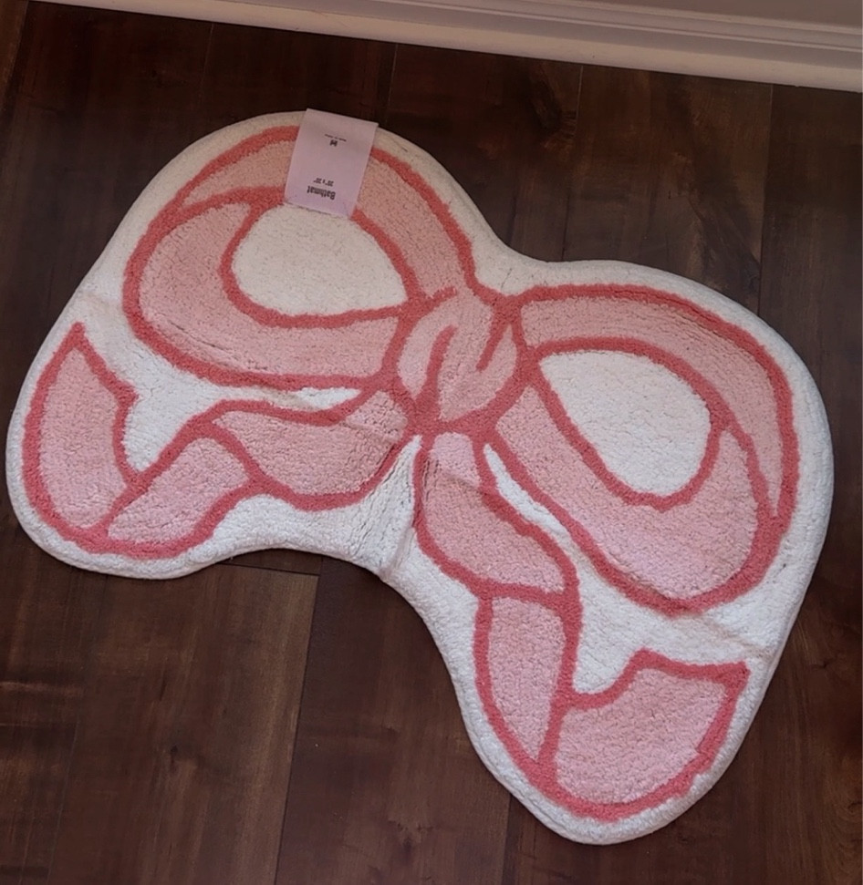 Bow bathmat from Urban Outfitterss

#LTKhome