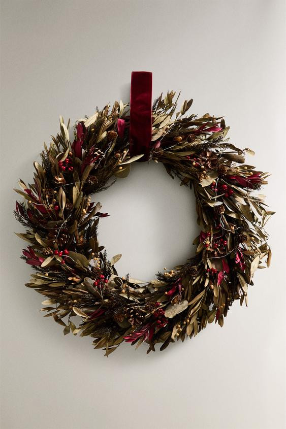 CHRISTMAS WREATH ORNAMENT OLIVE LEAF CHRISTMAS (23.6") | Zara US