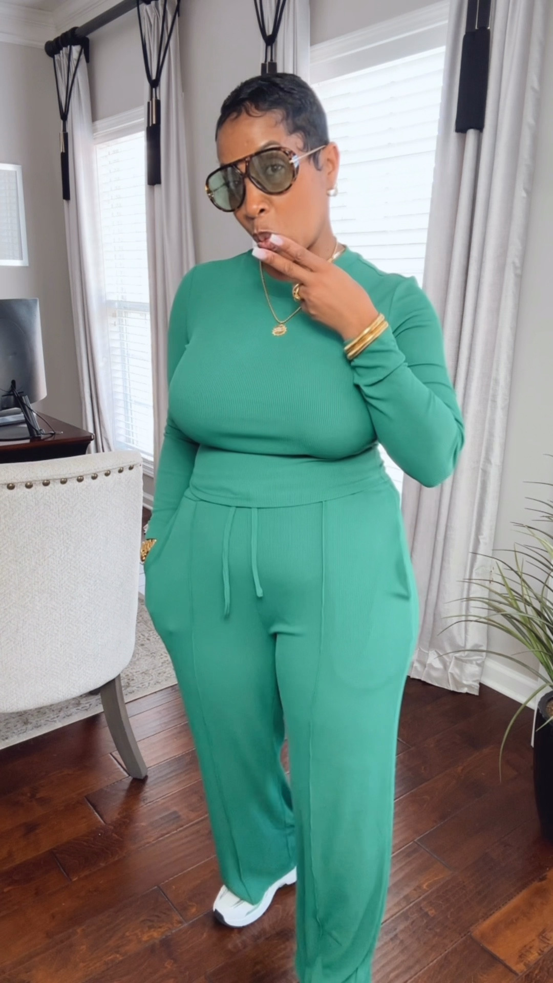 2 - piece - comfortable & cozy . Great for the quick on the go run.



#LTKHoliday #LTKU #LTKTall