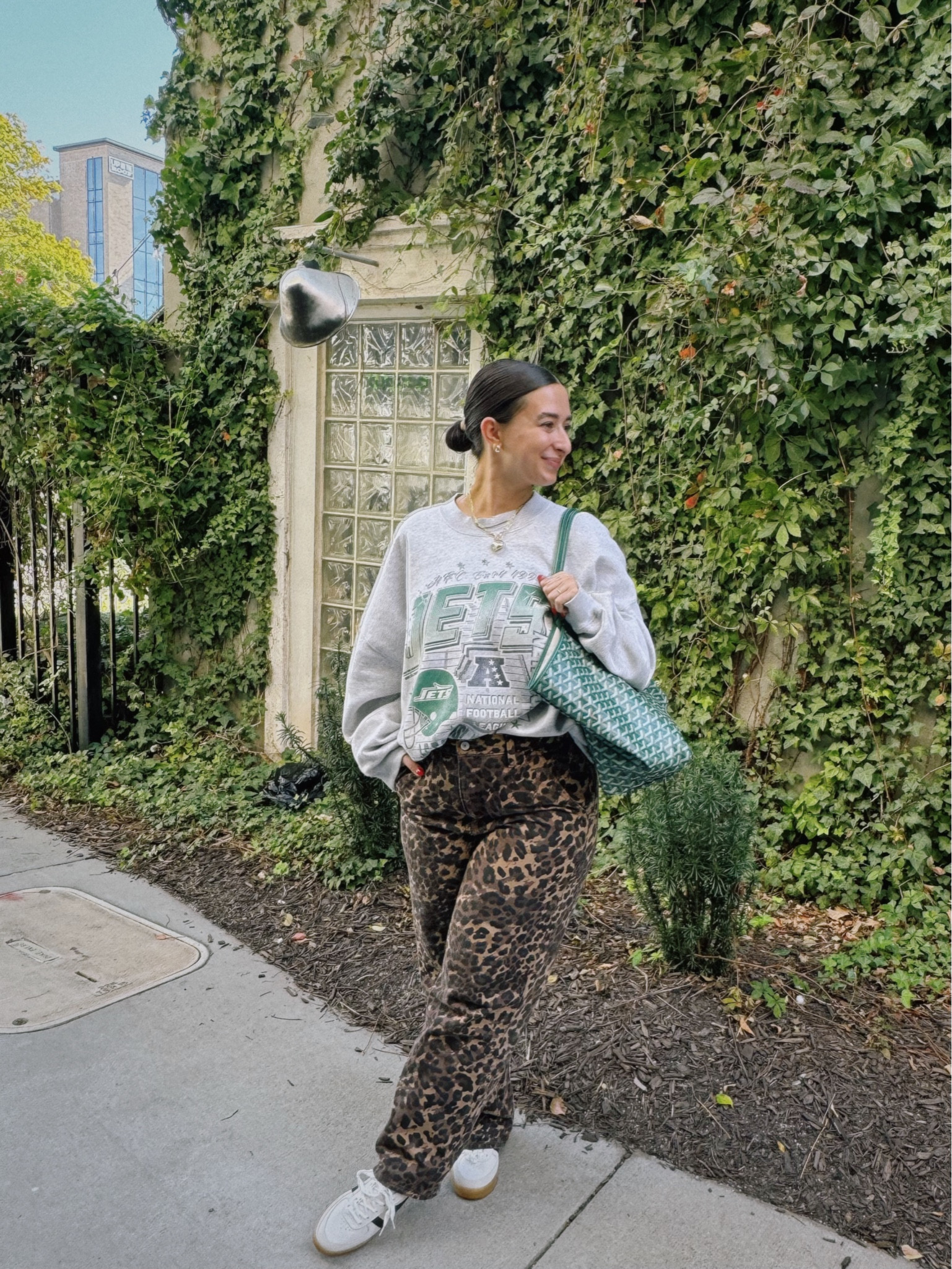 Love this vintage looking sweatshirt and it comes in so many team options! Wearing XL for oversized look! 

#LTKGiftGuide #LTKStyleTip #LTKSeasonal