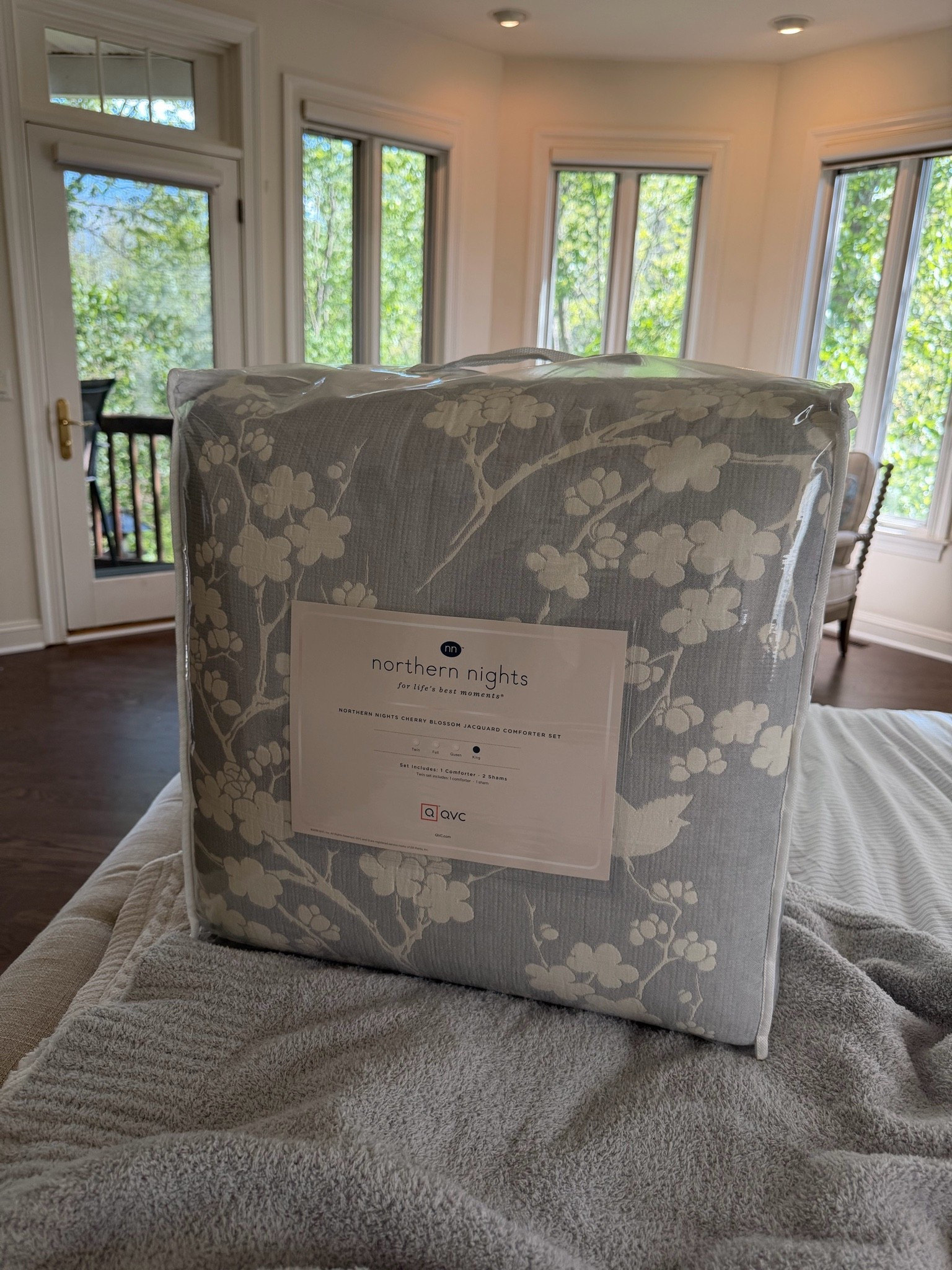 I saw this comforter online and fell in love with the soft blue color because I wanted our master bedroom to feel light, airy, and calming 🤍

My sister surprised me with it and somehow made me love it even more 🥹 She’s been helping us unpack, decorate, and get settled into the new house nonstop. Truly my best friend.

And the best part? It was under $200 🙌

Comment “comforter” and I’ll send you the link ✨

#LTKHome #LTKdayinmylife #LTKmorningroutine
