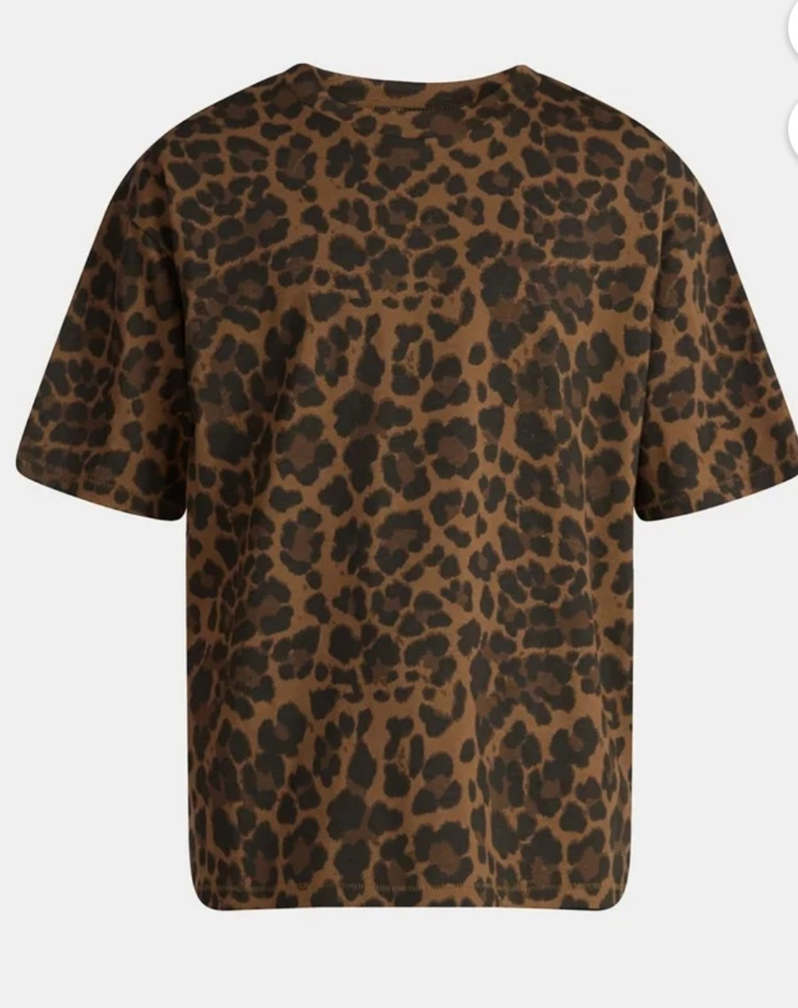 One of our favorite and most complimented tee’s for $9

#LTKootd #LTKHoliday #LTKCyberWeek