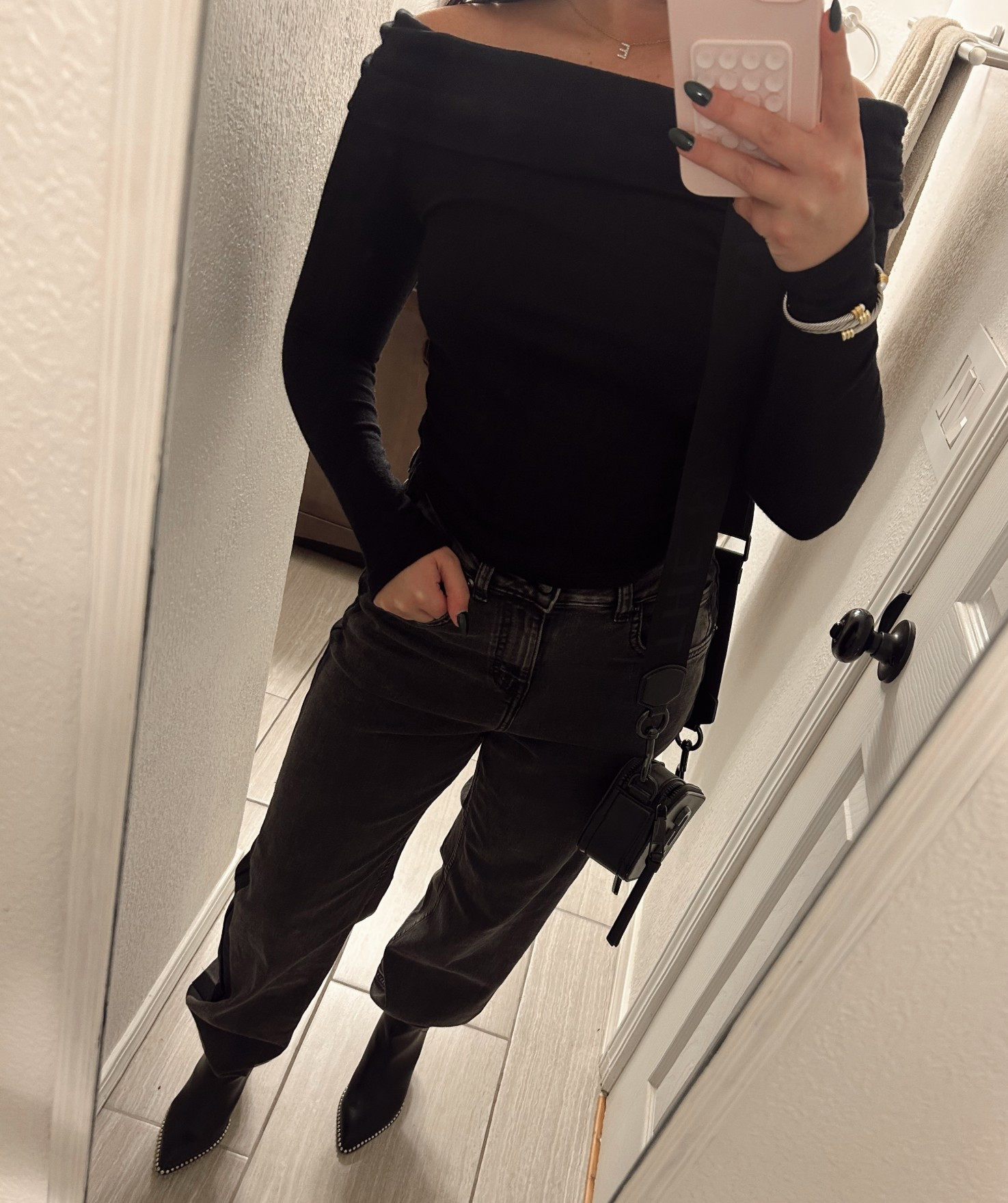 outfit idea!
boots are bcbg but can’t find them anywhere!

walmart finds, walmart fashion, winter ootd, outfit inspo, bcbg, amazon, amazon fashion, amazon finds, ootd, winter outfit 

#LTKootd #LTKGiftGuide #LTKHoliday