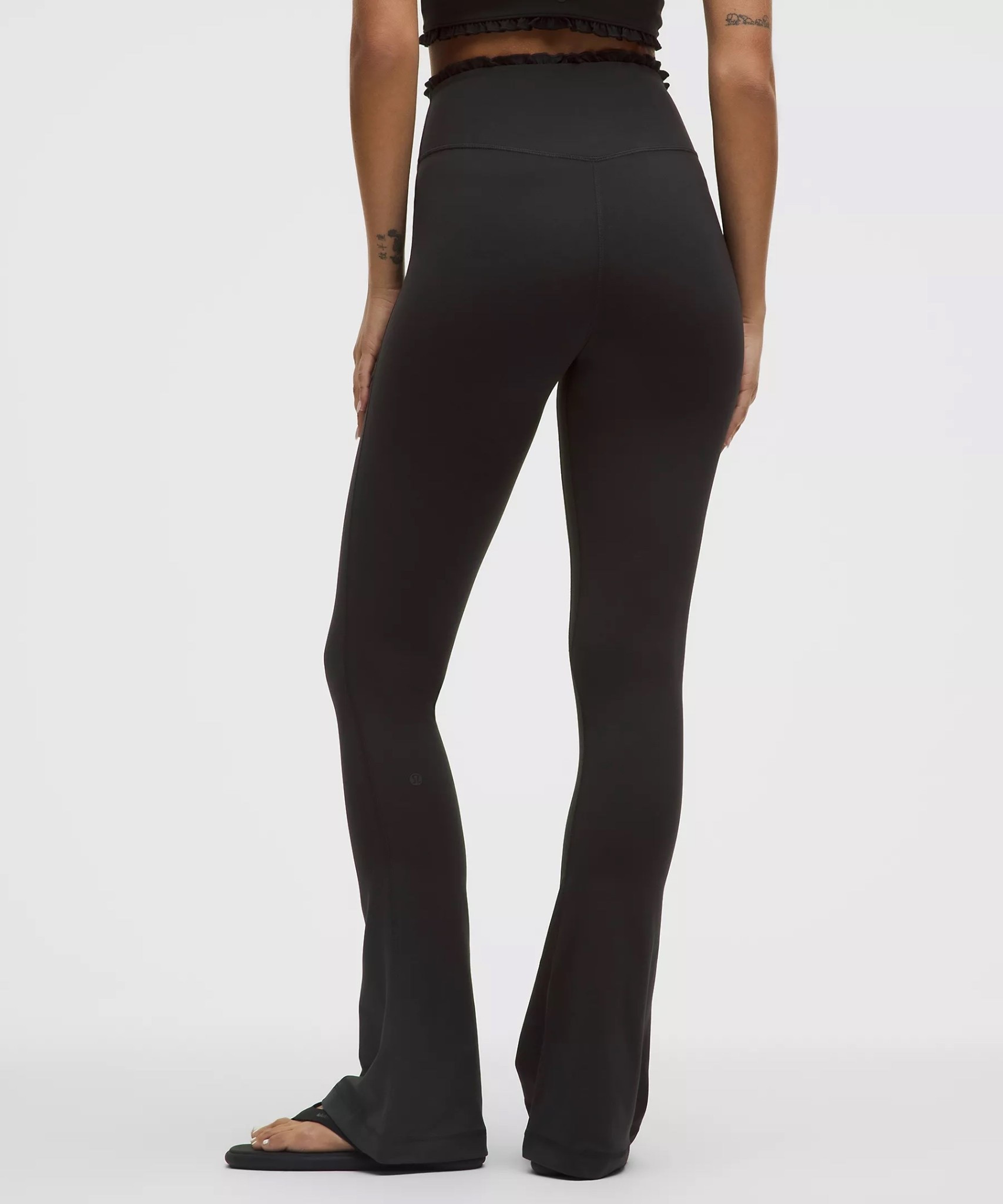 The ruffle edge is so fun!! Great deal on these Lulu leggings!!

#LTKGiftGuide #LTKFindsUnder100 #LTKSaleAlert