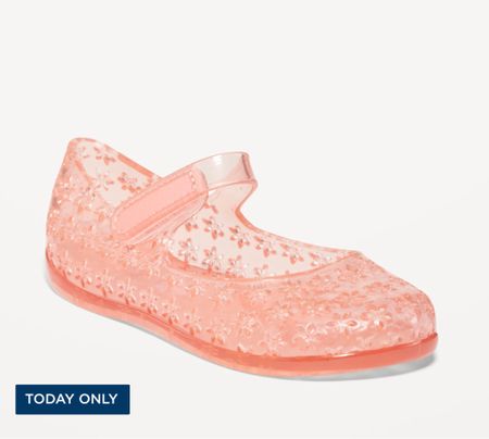 Toddler jelly sandals on sale for $6.99!!!!

#LTKSale #LTKkids #LTKFind