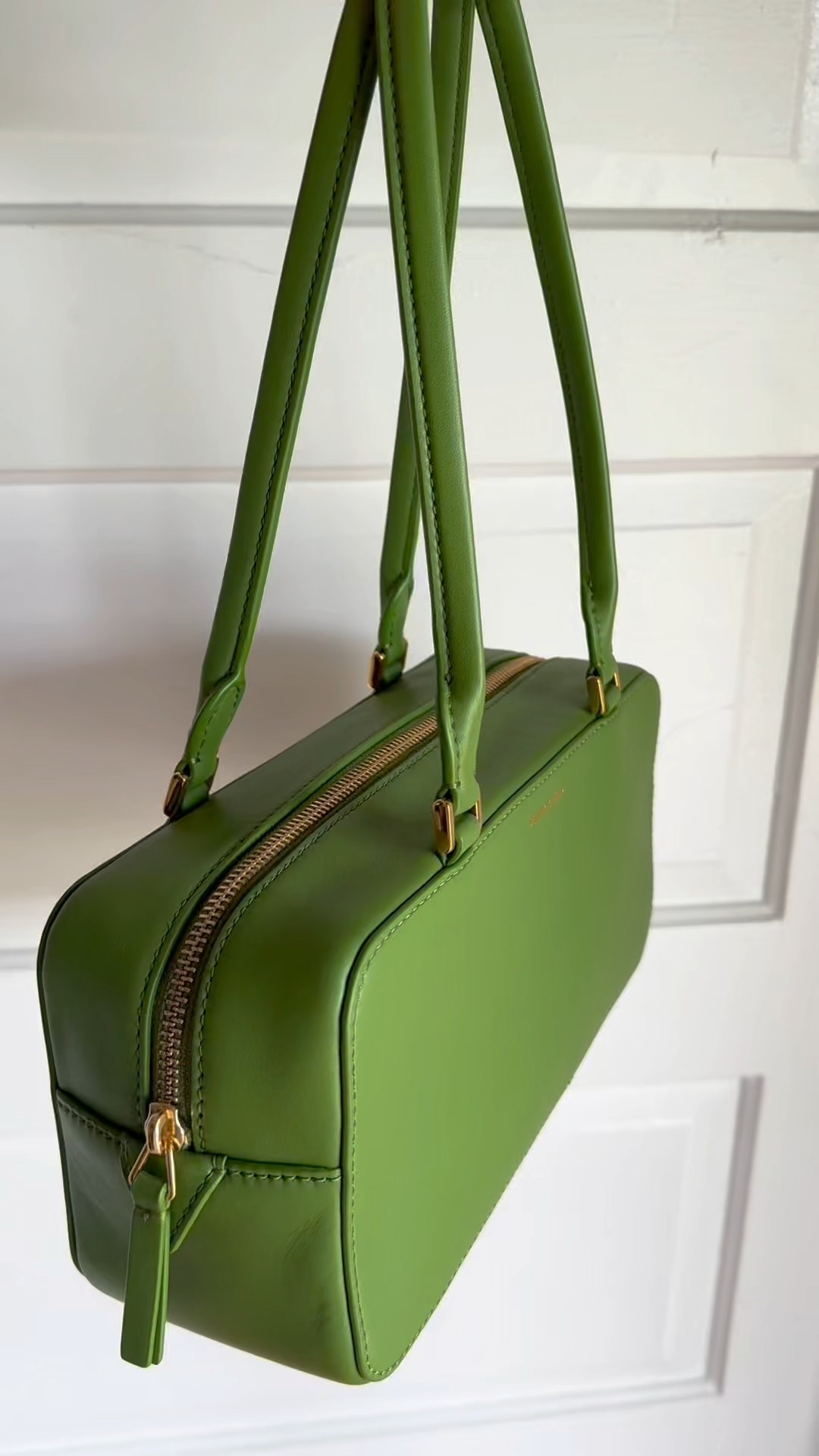 Boxy bags are in and I’m obsessed!

Veronica Beard bag
Nordstrom bag
Boxy handbag
Boxy purse
Viral purse
Viral bag
Summer bag
Green purse
Green bag

#LTKSeasonal #LTKSaleAlert #LTKItBag
