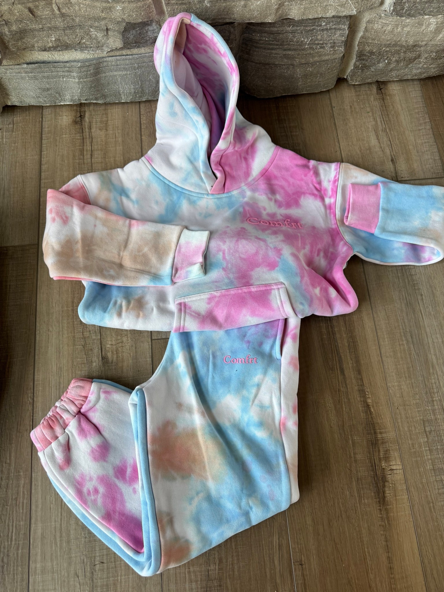 The cutest loungewear is on sale! Shop the Comfrt early Black Friday sale! Each one of my kids is getting a set for Christmas! 🎄 

Kid’s loungewear 
Comfrt
Kids sets
Comfy sets 

#LTKGiftGuide #LTKSaleAlert #LTKKids