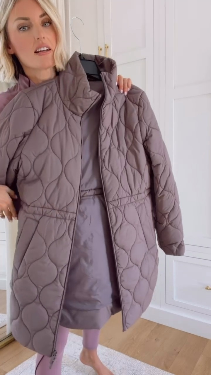 I love the cinched detail on this quilted jacket! The color is perfect for heading into fall! Grab it while it’s on sale!

Loverly Grey, NSALE, Nordstrom sale, quilted puffer jacket

#LTKootd #LTKActive #LTKSaleAlert