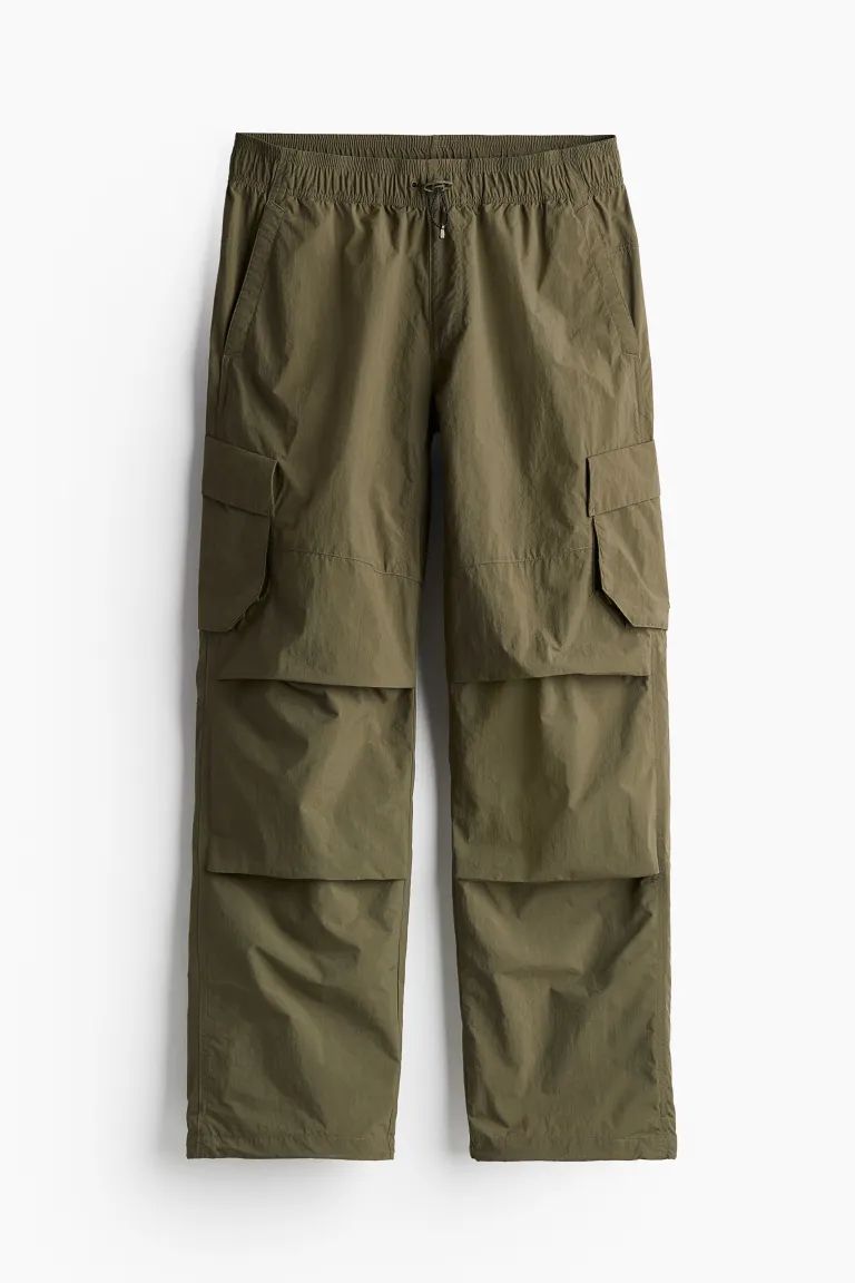 Parachute Cargo Pants - Regular waist - Long - Khaki green - Men | H&M US | H&M (US + CA)