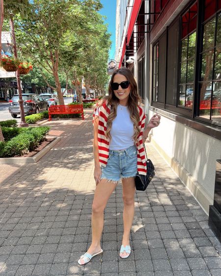 All American summer outfit🇺🇸

Wearing XS in tee, XS in cardigan, and a 24 in shorts.

#LTKFindsUnder100 #LTKStyleTip #LTKShoeCrush