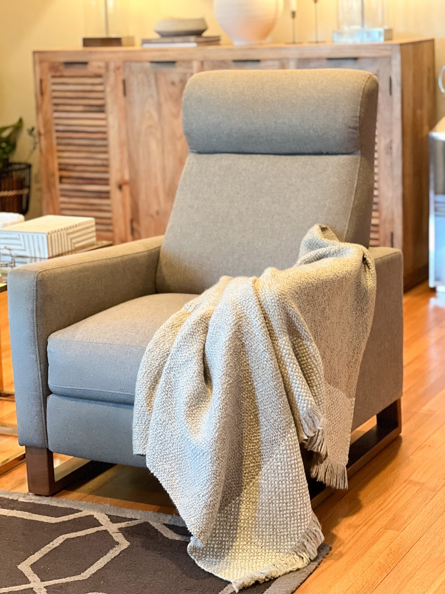 🛏Get ready for cozy weather with these beautiful throw blanket options! Go to the link in my bio and check out the ones I have and others that I have picked out for you!

#homevibesdecorsep30 

#LTKSeasonal #LTKSaleAlert #LTKHome
