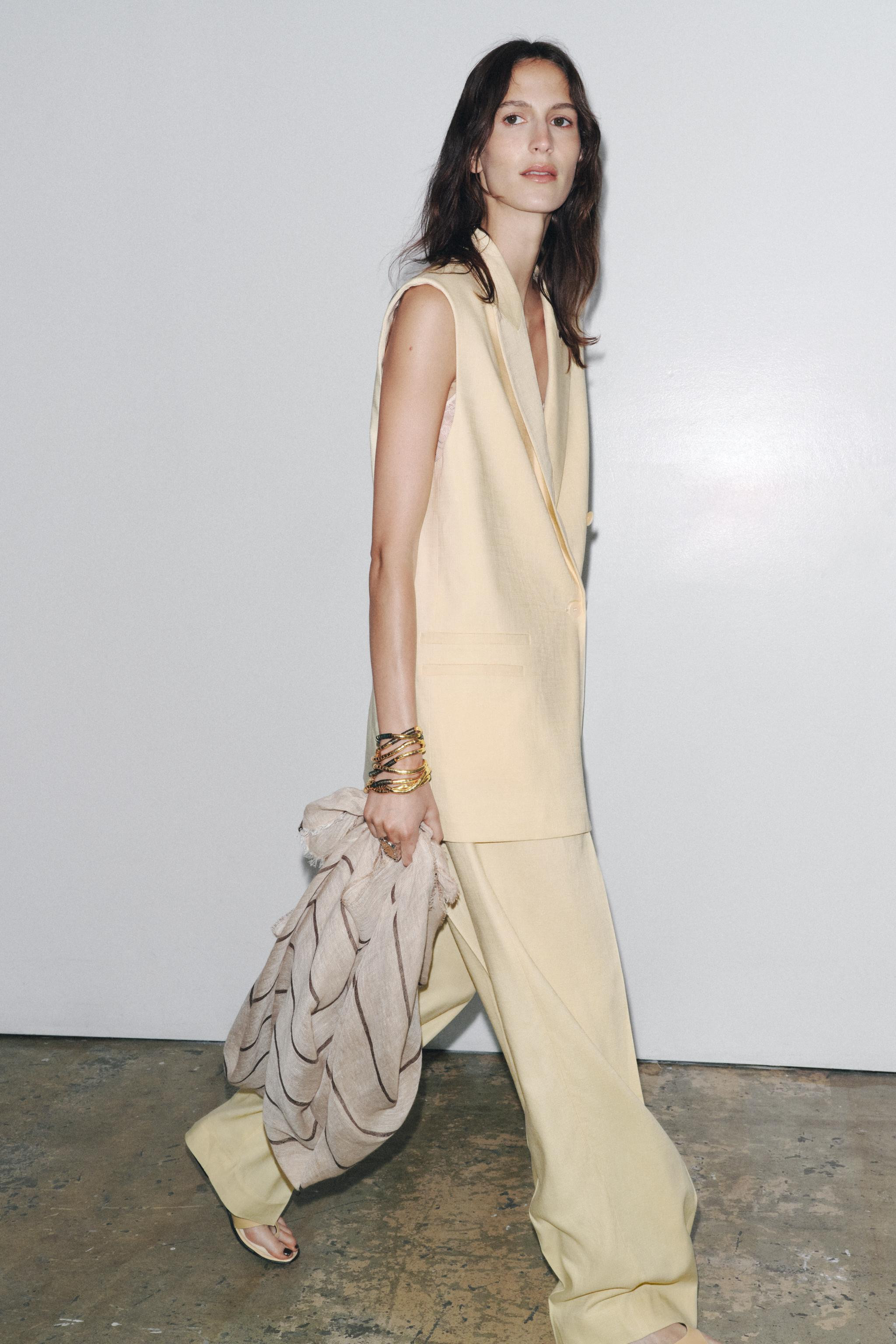 ZW COLLECTION OVERSIZED DOUBLE-BREASTED VEST | Zara Canada