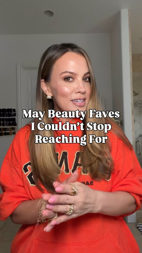 May beauty faves I couldn’t stop reaching for!

Tom Ford Lipstick - Sable Smoke

Dior glow - 2W0

Huda Beauty Blush - Strawberry Latte