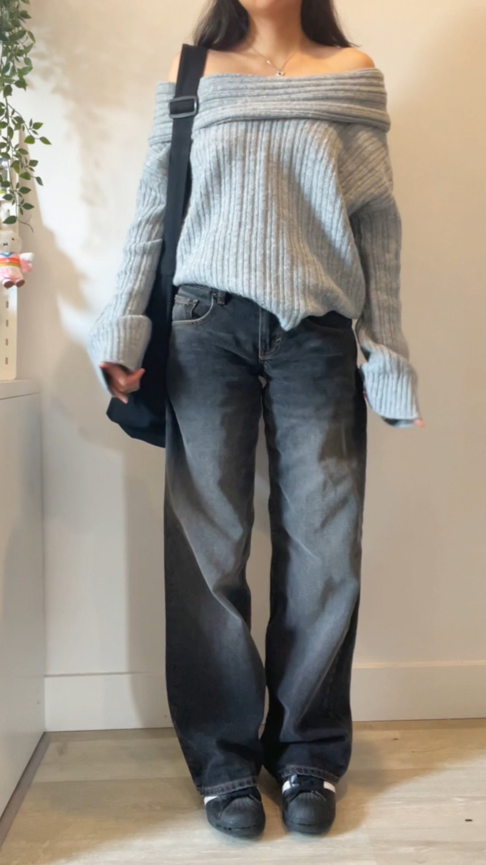 the jeans are from motel rocks “low rise parallel in grey used"