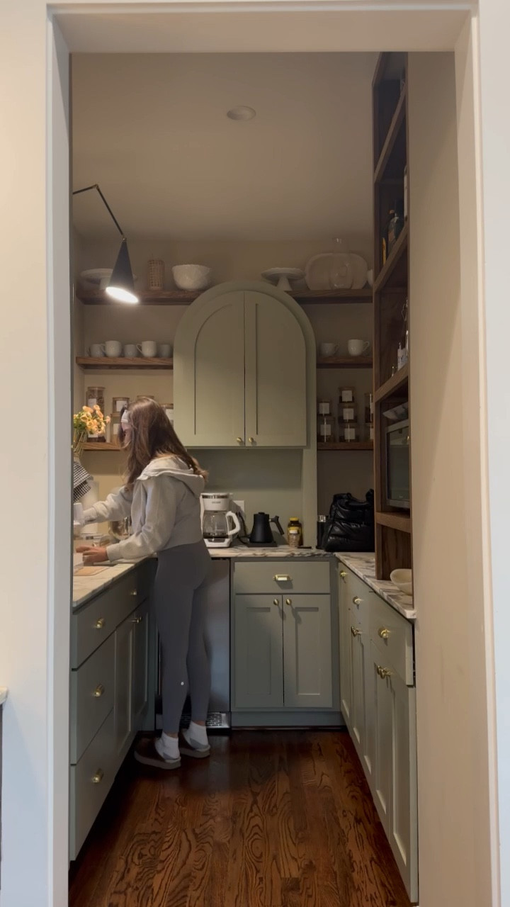 WORKOUT VLOG 💪🏼✨
Code: ALOPROFILE25 for The Sculpt Society 
(Top 6, Leggings 4, Jacket XS/S)

Head to my 'VLOG' and 'Home' collection for more links 


#LTKHome #LTKActive #LTKWatchNow