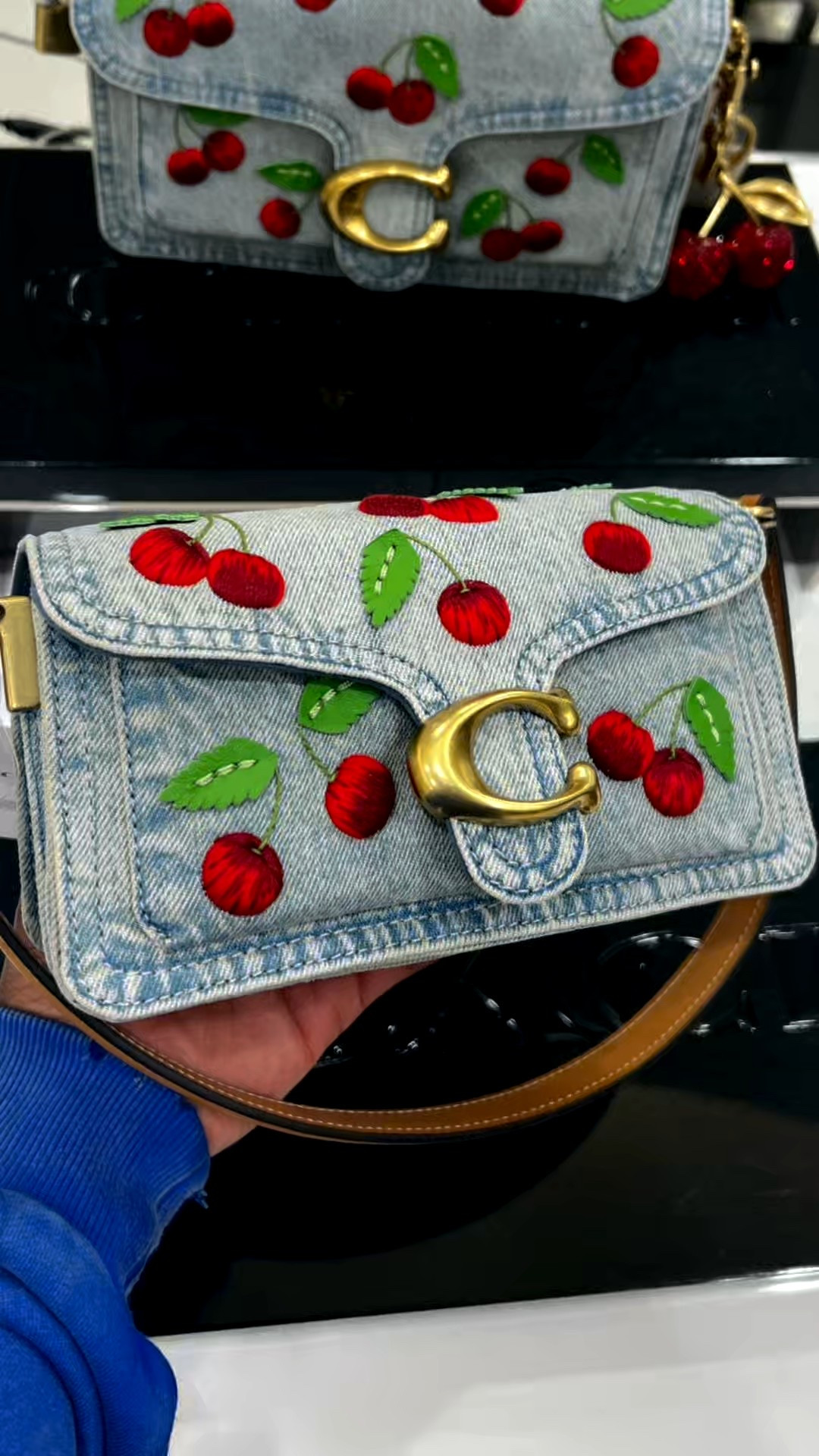 Put me in the game COACH🍒🍒
#totes  #bags #baglovers #dillards (AD)