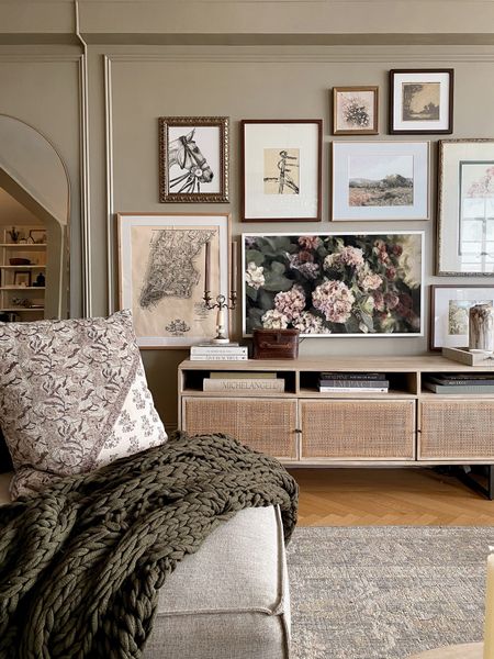 Living room details - living room decor, home decor, gallery wall, media console 

#LTKhome