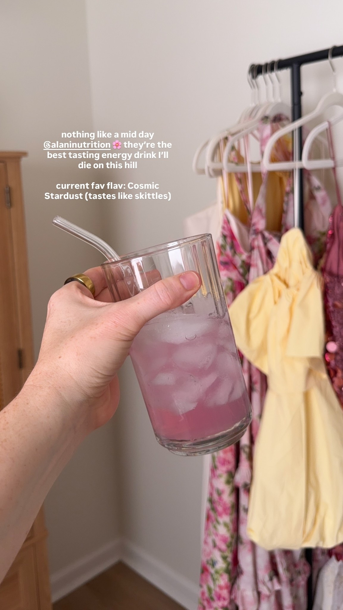 nothing like a mid day @alaninutrition 🌸 they’re the best tasting energy drink I’ll die on this hill

current fav flav: Cosmic Stardust (tastes like skittles)