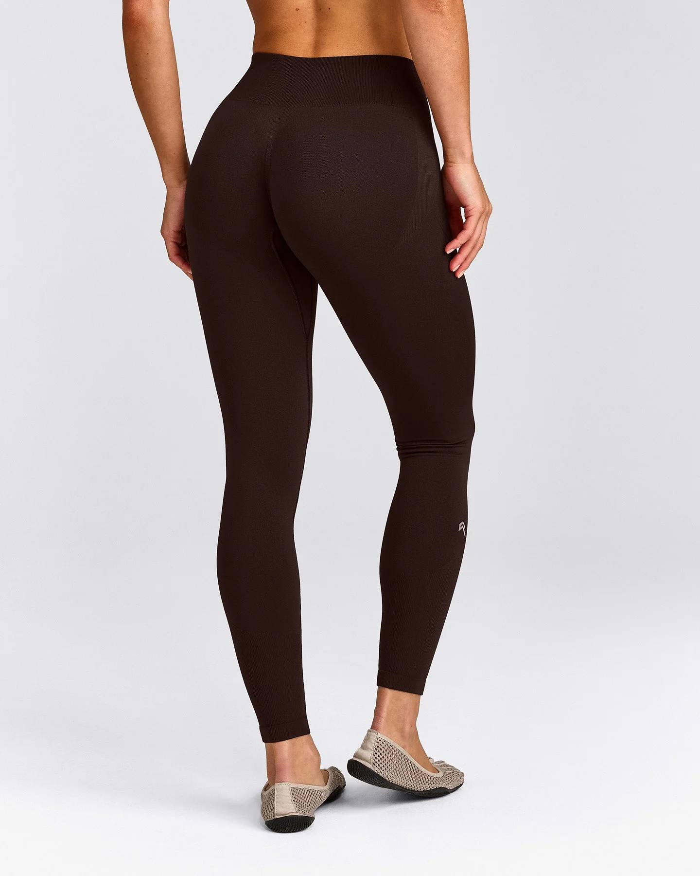 EnhanceLift\u2122 Seamless Leggings with Gray Logo 
 70% Cocoa | Oner Active (UK / US)