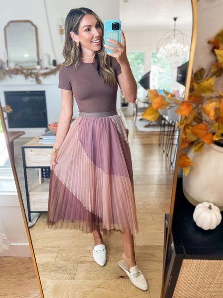 #amazon #skirts #workwear 
This skirt is ONE size fits all and it is SO stretchy! Comes in tons of colors and is SO cute! This brown is PERFECT for all! 

#LTKstyletip #LTKFind #LTKunder50