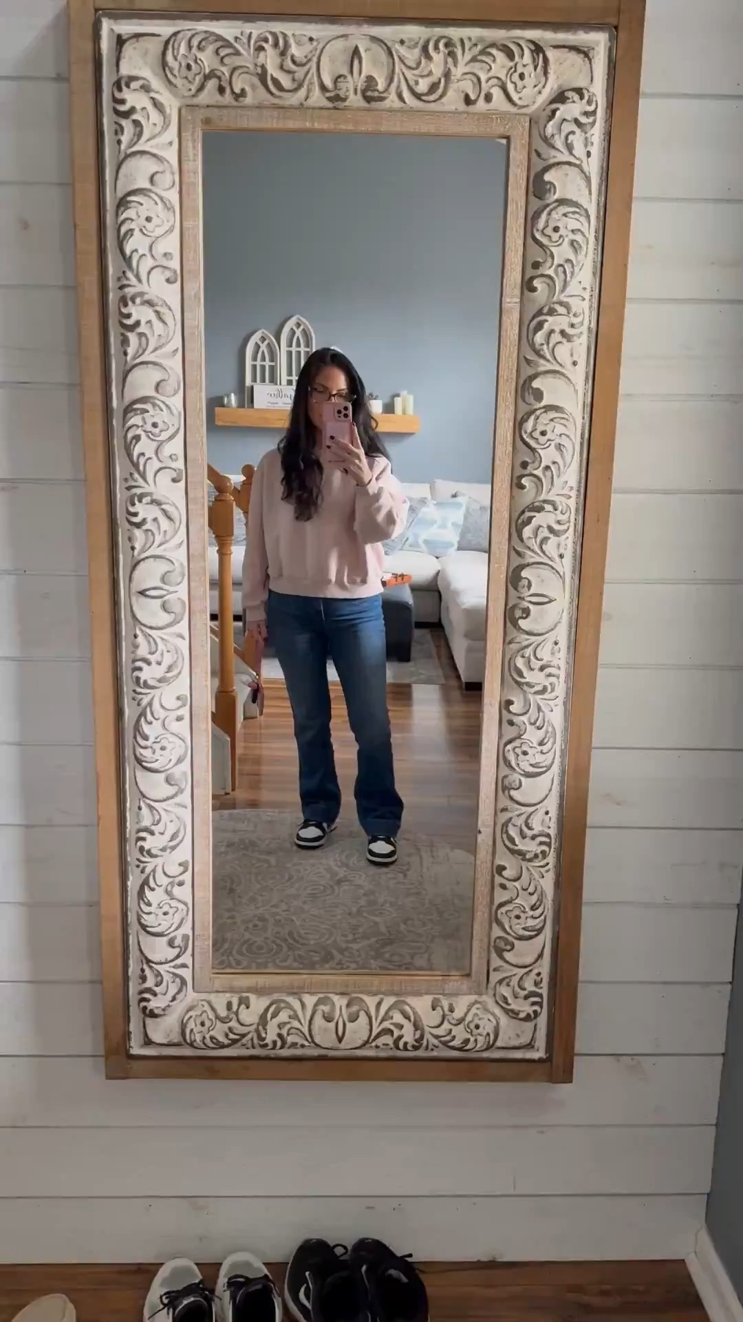 Nuuds Crewneck Sweatshirt - XS
KUT Jeans - Size 2
Nike Dunks
Andar Denner Wallet - Peony


#LTKStyleTip #LTKCyberWeek #LTKootd