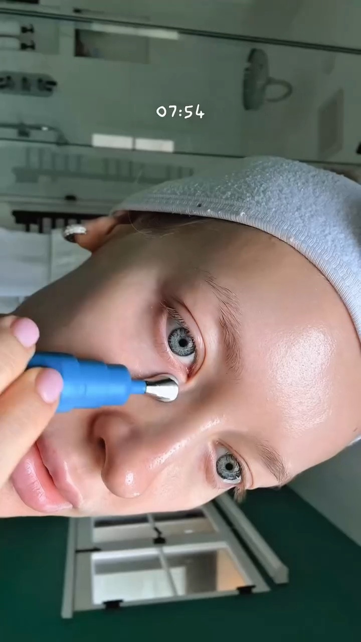 ASMR morning routine ☕️🫧 let me know if you want me to send you a link 🔗 with all the products I used in this reel, just comment “morning” and I’ll send it to you 🥰  #asmr #morningroutine