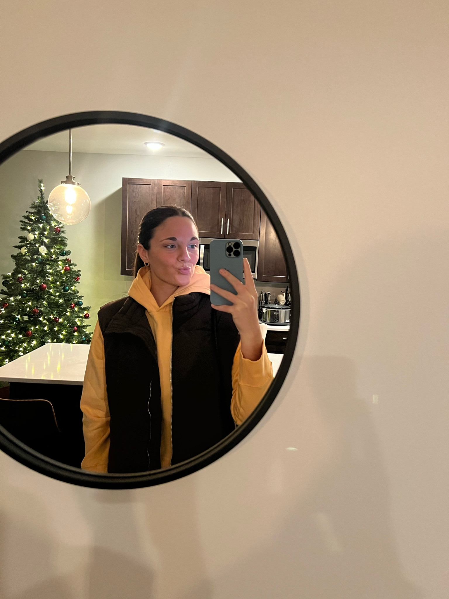 Zara fit!! 

 https://www.zara.com/us/en/hooded-rib-sweatshirt-p03199626.html?v1=224850414&utm_campaign=productShare&utm_medium=web_mobile_sharing&utm_source=red_social_web_mobile


The brown is out of stock. I linked my other FAVORITE puffer vest


 https://www.zara.com/us/en/puffer-vest-p03427802.html?v1=242623005&utm_campaign=productShare&utm_medium=web_mobile_sharing&utm_source=red_social_web_mobile