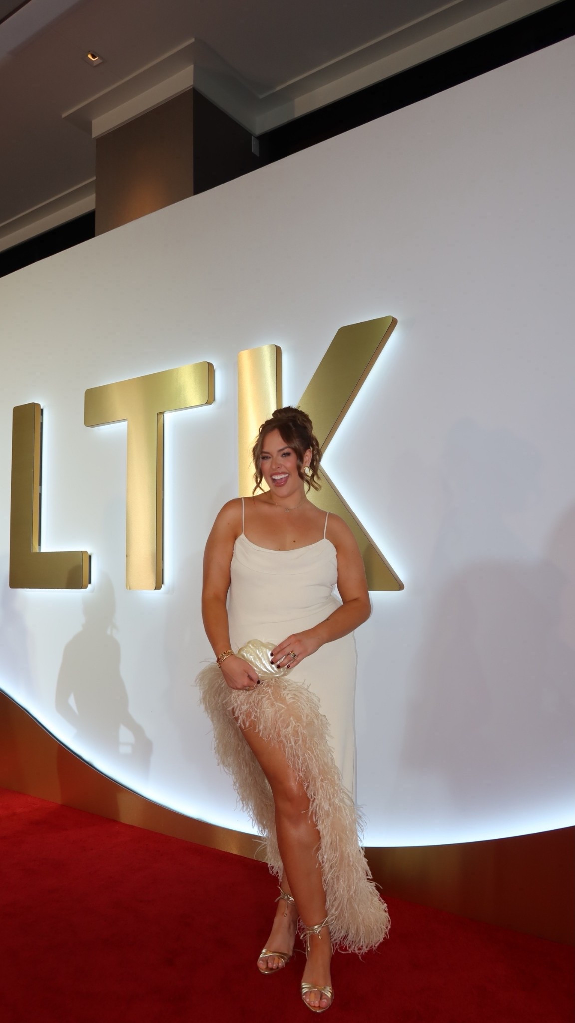 Wearing an xl!

#LTKCon #LTKMidsize