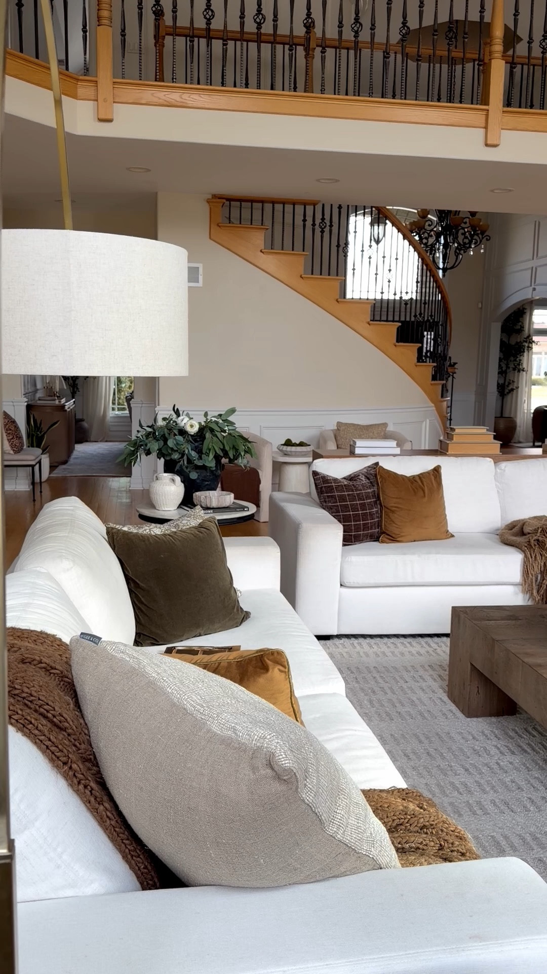 If your space feels unfinished — it might be the rug 🤍
This is what instantly made the room feel complete.

Linked here on LTK.

#LTKHome #LTKSaleAlert