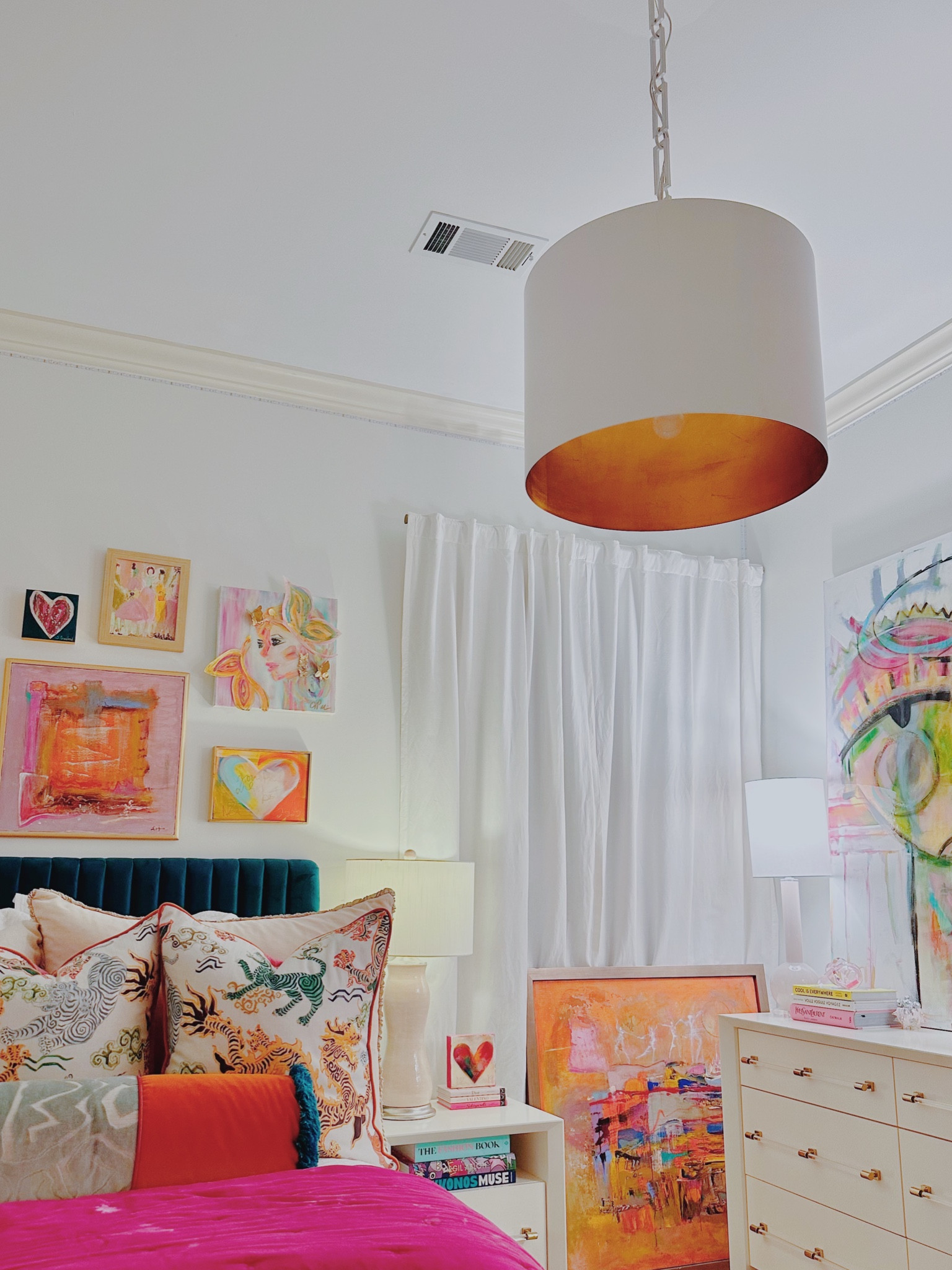 If you know me you know I’m biggggg on accessories. I think that the way you “accessorize” a room makes a hugeeee difference. Little trinkets and things don’t have to be expensive! 
