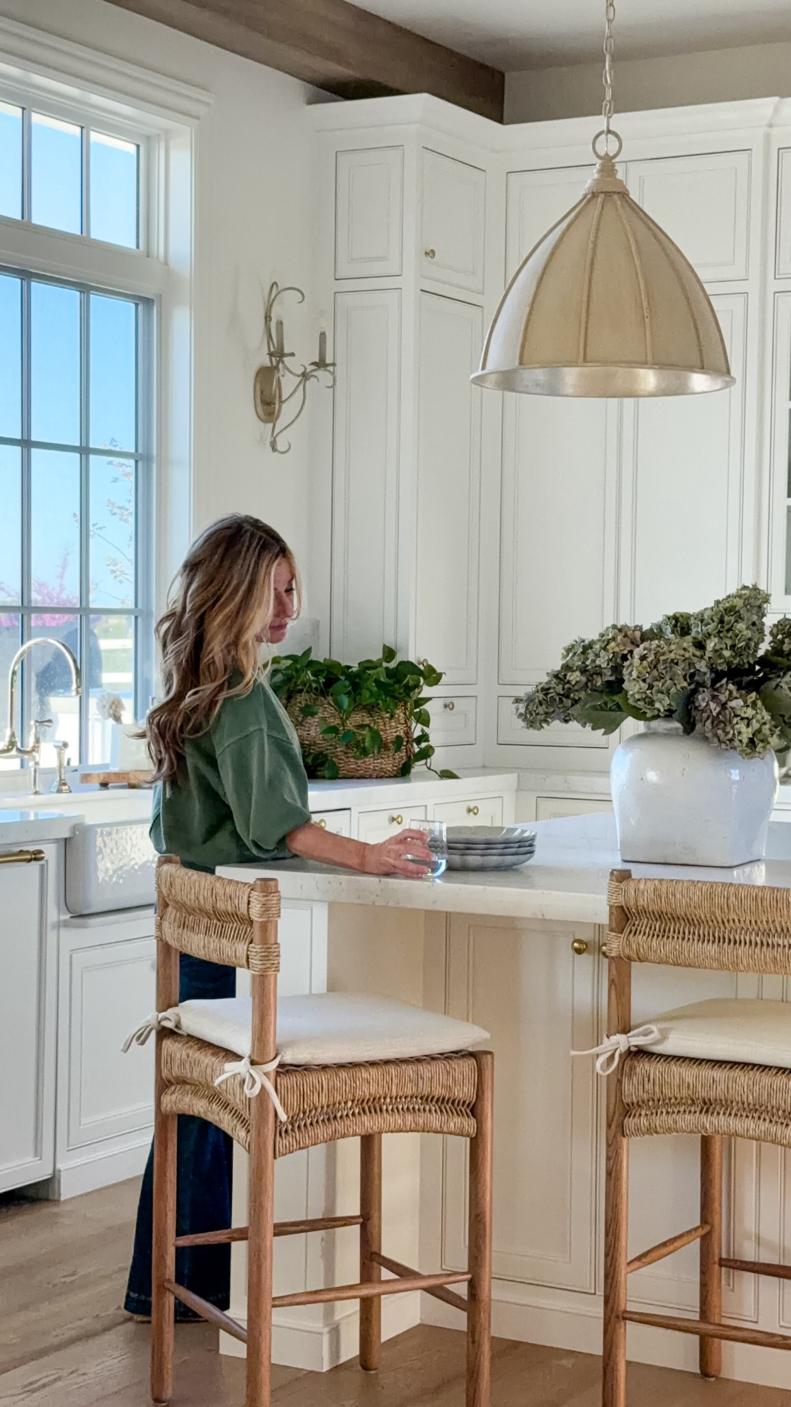 They don’t have this sweatshirt in green anymore, but I also bought it in magnet.  Now they have more color!  It is such a good one because I love to be comfortable and it is elevated with the style!  I can wear it to dinner with heels or during the day with tennis shoes!

#LTKdayinmylife #LTKmomlife