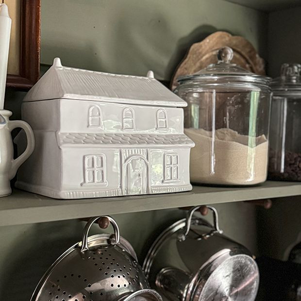 Cozy Cottage House Cookie Jar | Antique Farm House