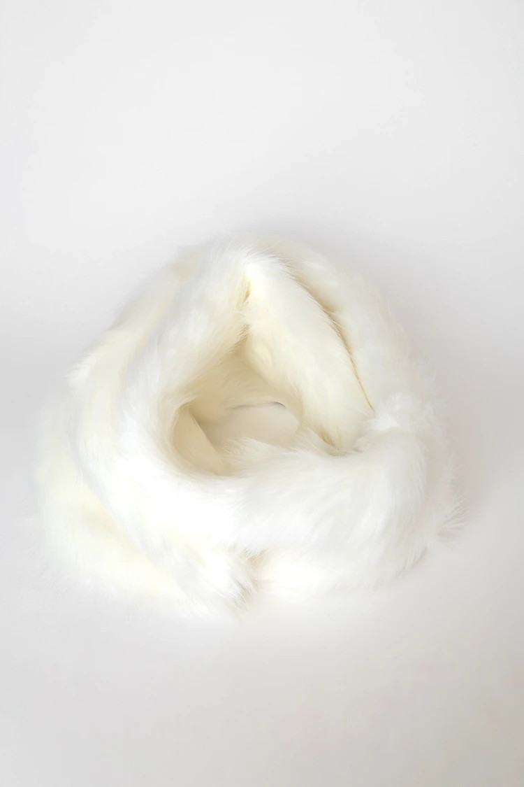 Demure and Dreamy Ivory Faux Fur Stole | Lulus