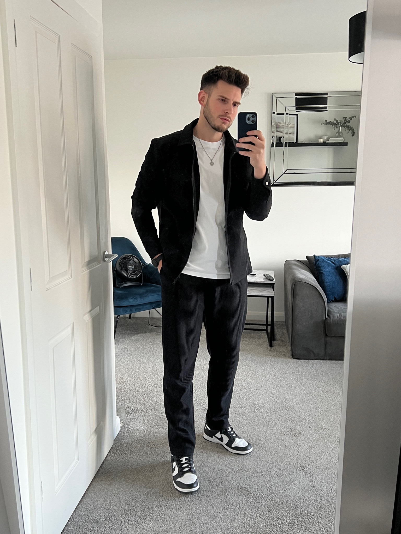 Simple black & white look👌🏼