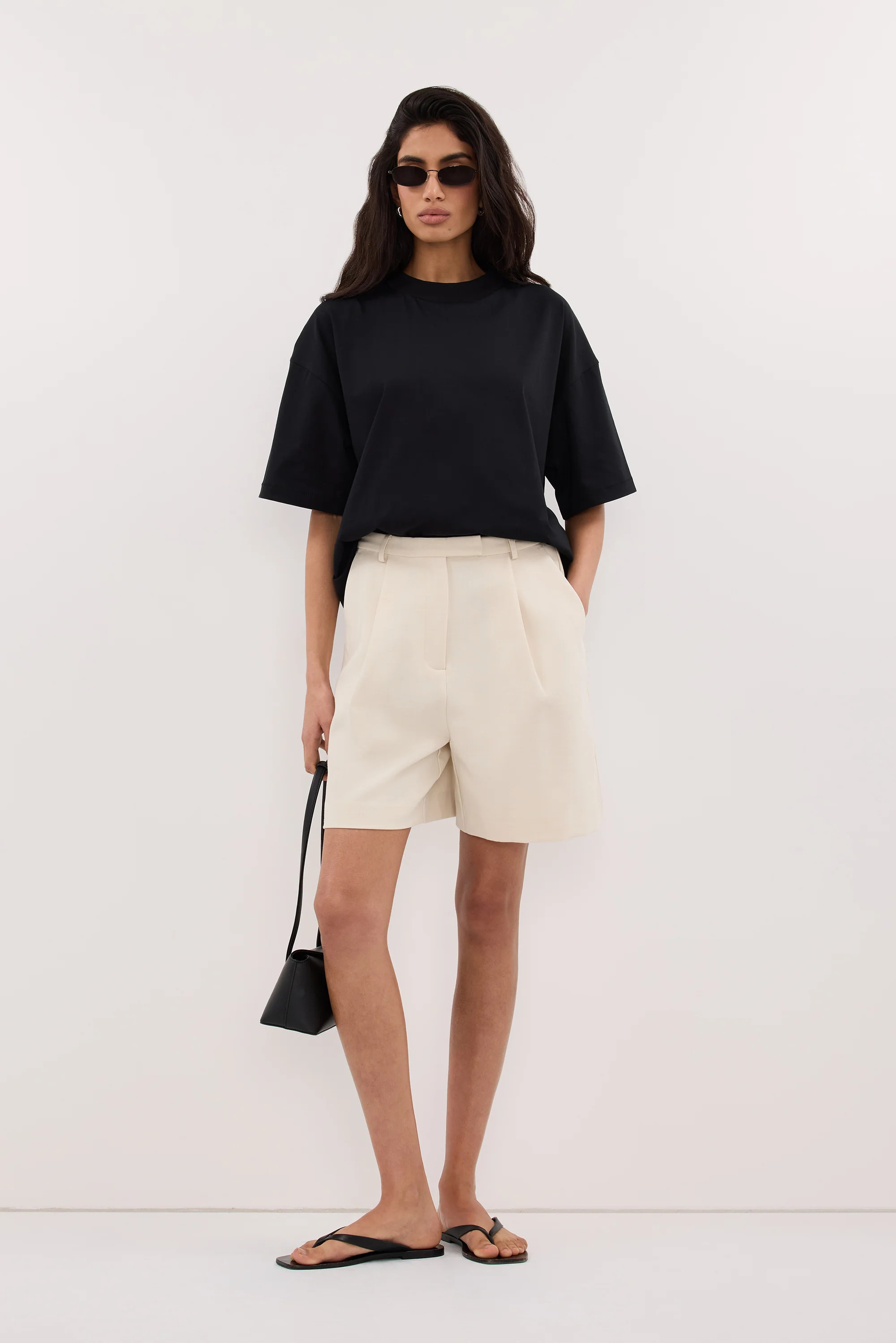TYRA BLACK LONGLINE KNIT TEE | DISSH