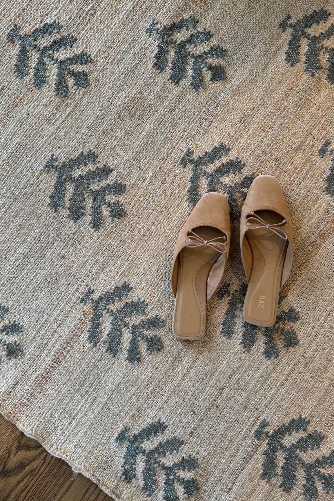 Found my rug for a great price! 


Neutral home rug, traditional home design, classic rugs 

#LTKHome