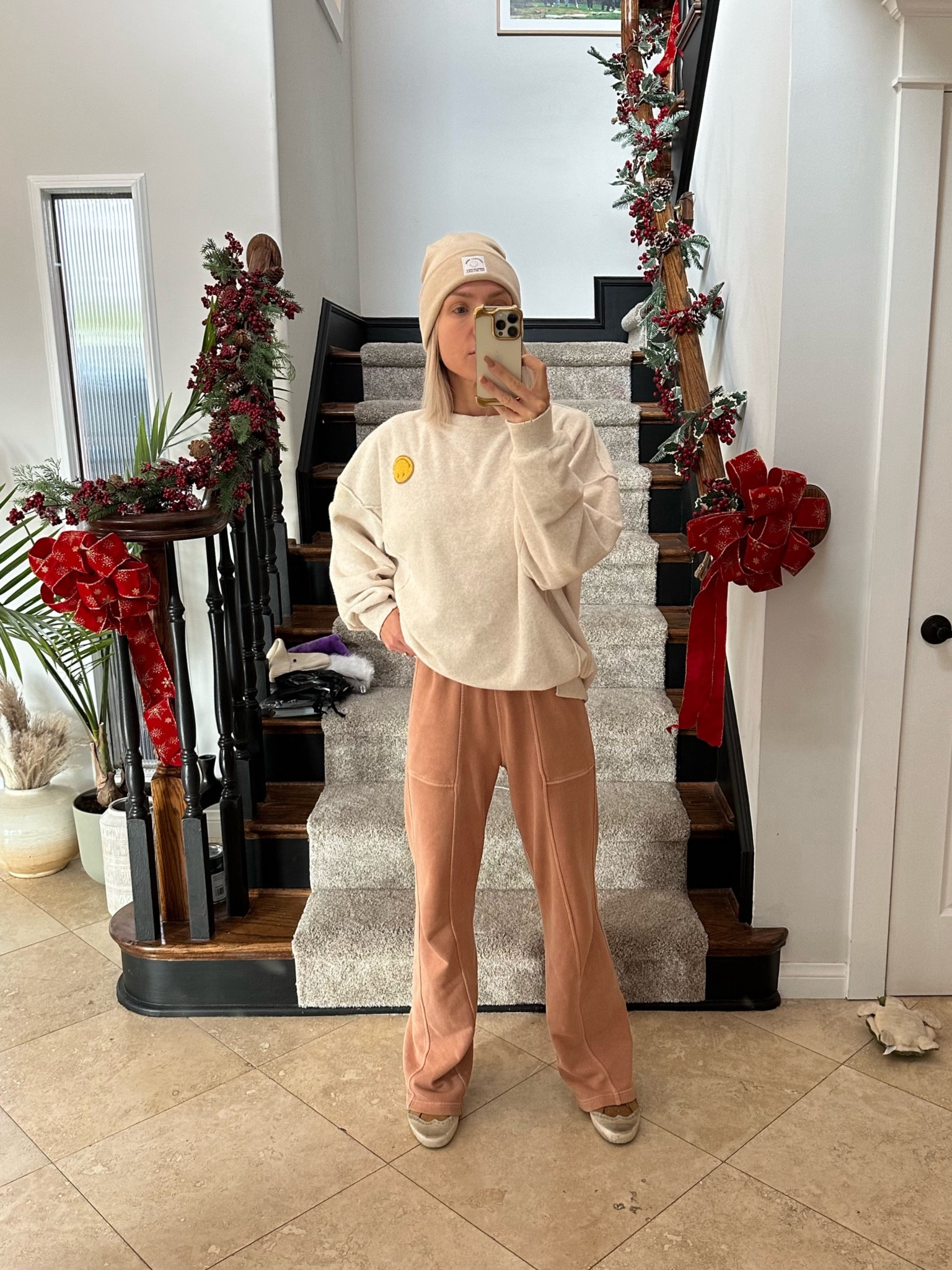 Cutest crewneck from Aerie! 

#LTKGiftGuide #LTKSeasonal #LTKHoliday