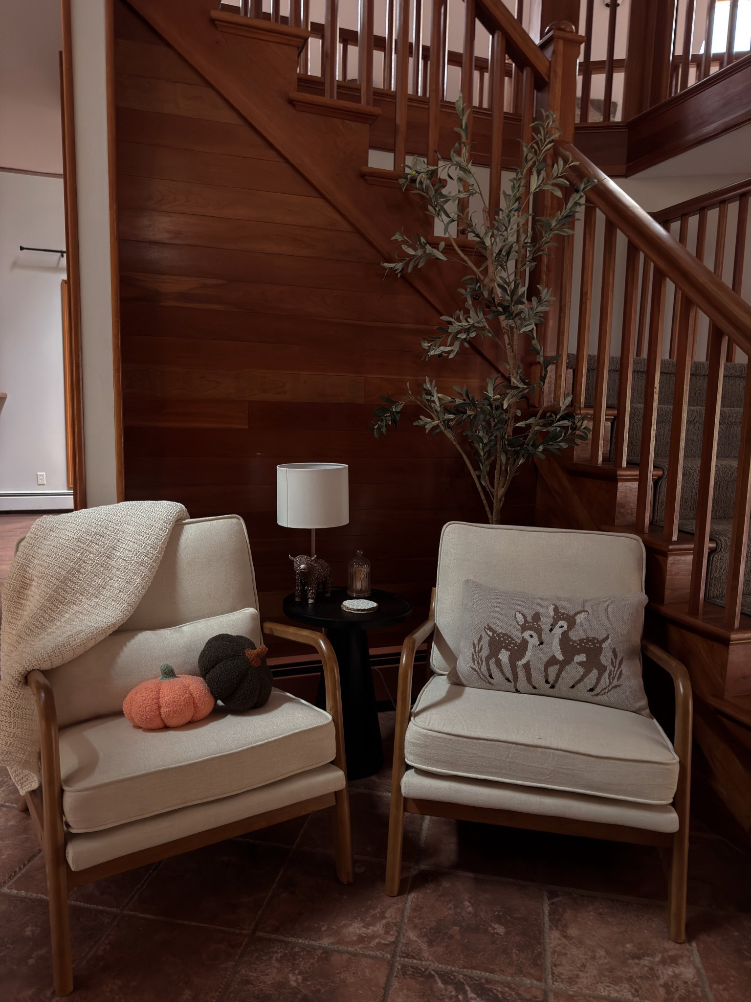 Front entryway 🥰 

#LTKHome #LTKFindsUnder100 #LTKStyleTip