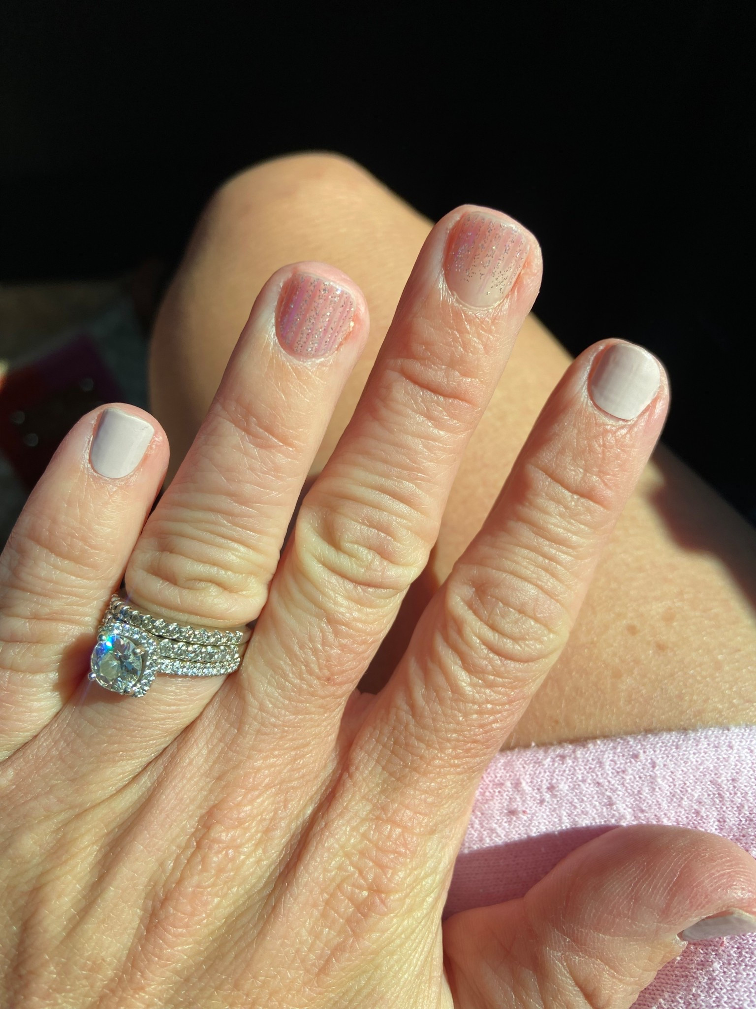 Gel manicure - Dashing diva Taupe Hat - <3 this color, great for any time of year. I needed something on my nails for a girls trip this weekend and these are always so quick and easy to put on.  

#gelstrips #gelmani #dashingdiva #gelnails #athomemani #under10 #nails #manicure #nailpolish #watchnow #giftsforher 




#LTKBeauty #LTKStyleTip