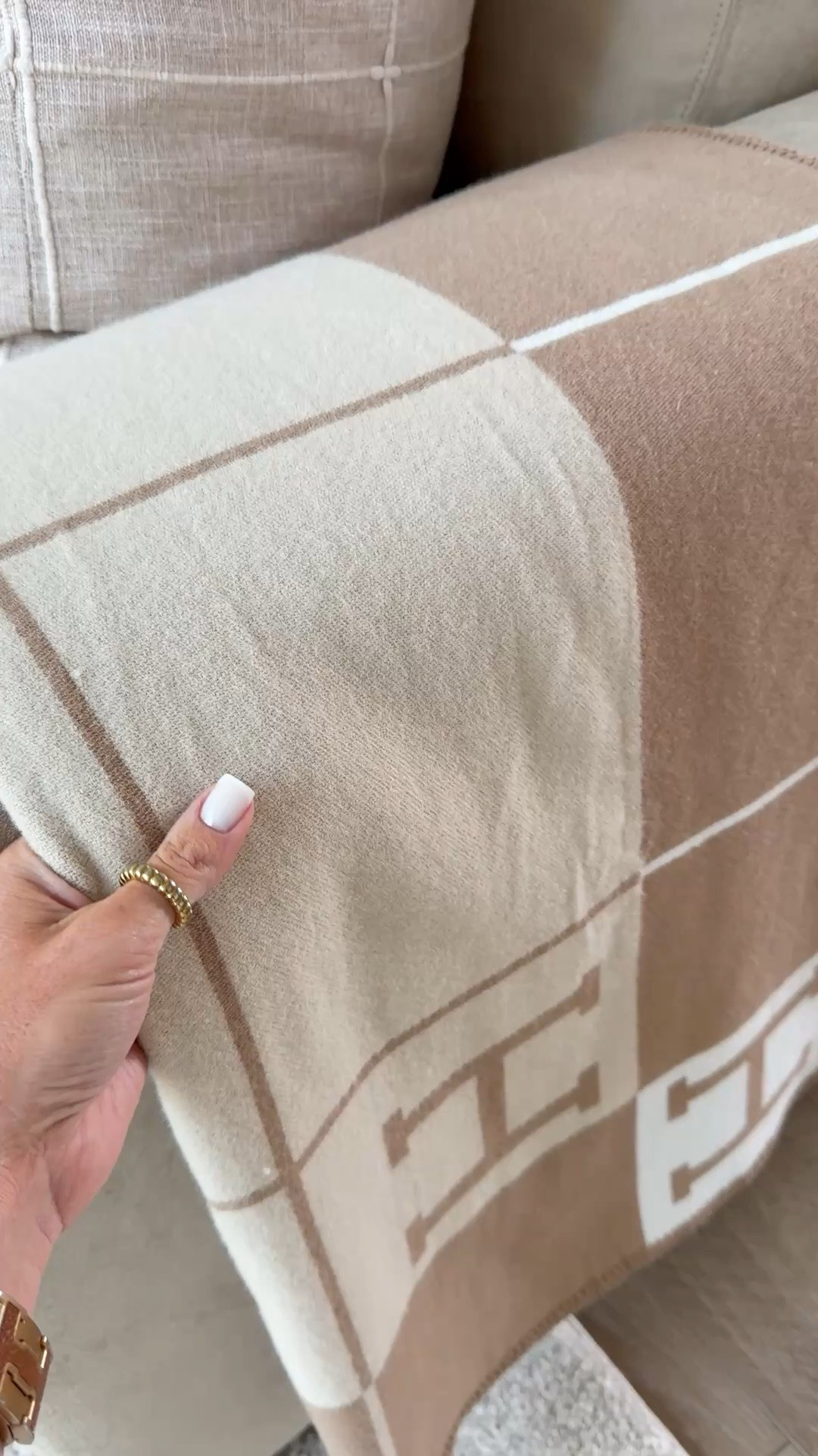 The prettiest designer inspired find for less!

Home, home decor, home finds, home accents, blanket, designer inspired, look for less

#LTKdayinmylife #LTKSeasonal #LTKHome