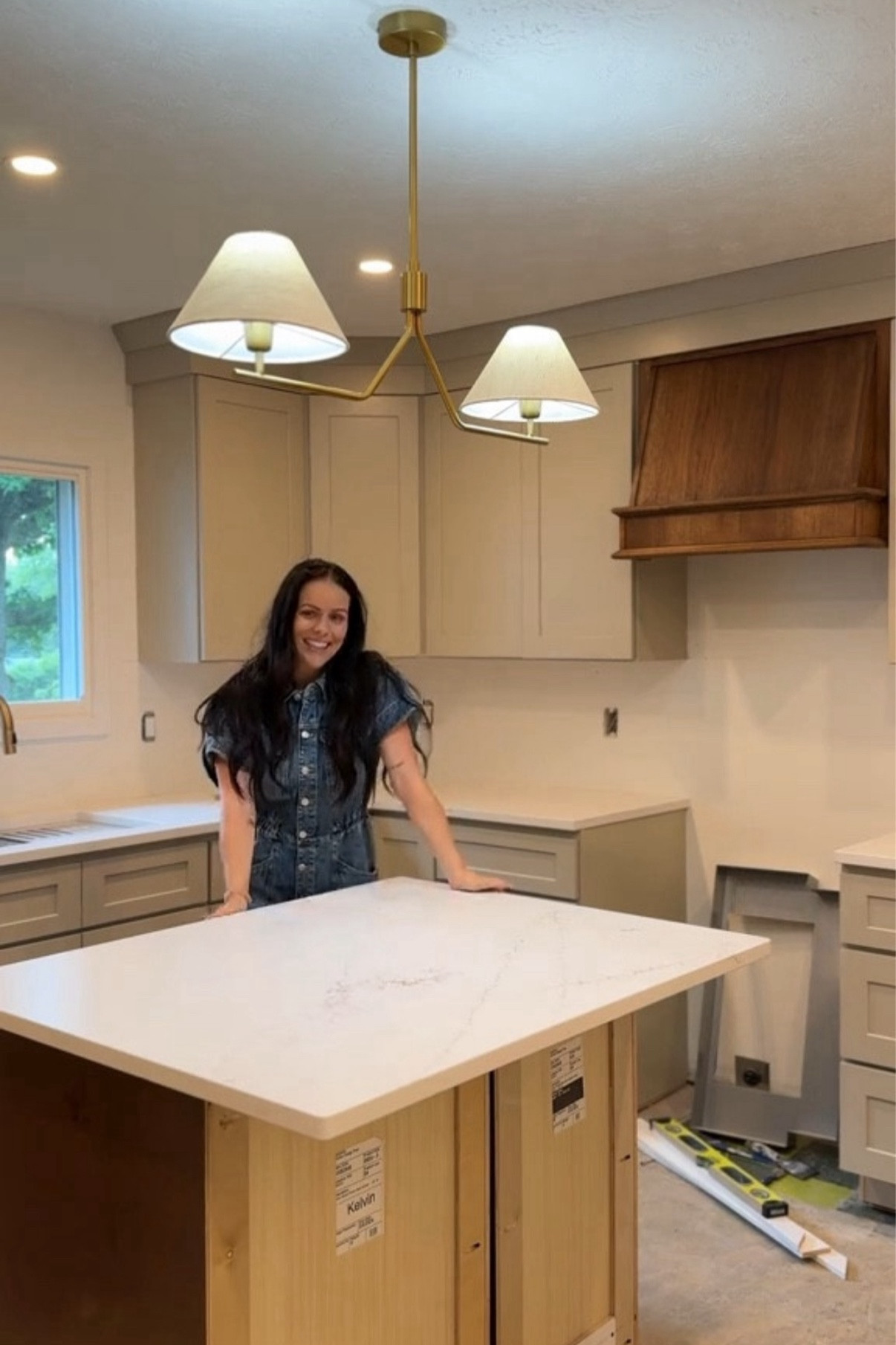 The most perfect kitchen light! 😍 and the cutest jumpsuit to match!

#LTKActive #LTKHome #LTKStyleTip